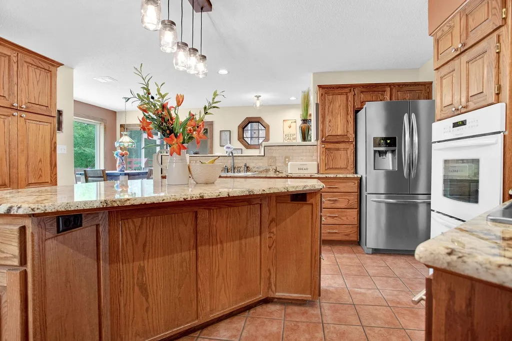 Single Family Residence For Sale in Smith County , 1363 Bridle Path Lane, Hideaway, Texas 75771, 3 Bedrooms, 2 Bathrooms, 2 Garage spaces, 2,300 Sqft, built in 1992, Preowned, Price $515,000, mls#21250218, Real Estate Agent in Hideaway, Homes For Sale in Smith county, Homes For Sale in Hideaway, Realtor in Hideaway Texas, Real Estate Brokerage Independent Realty Texas, Luminita Cordes Realtor
