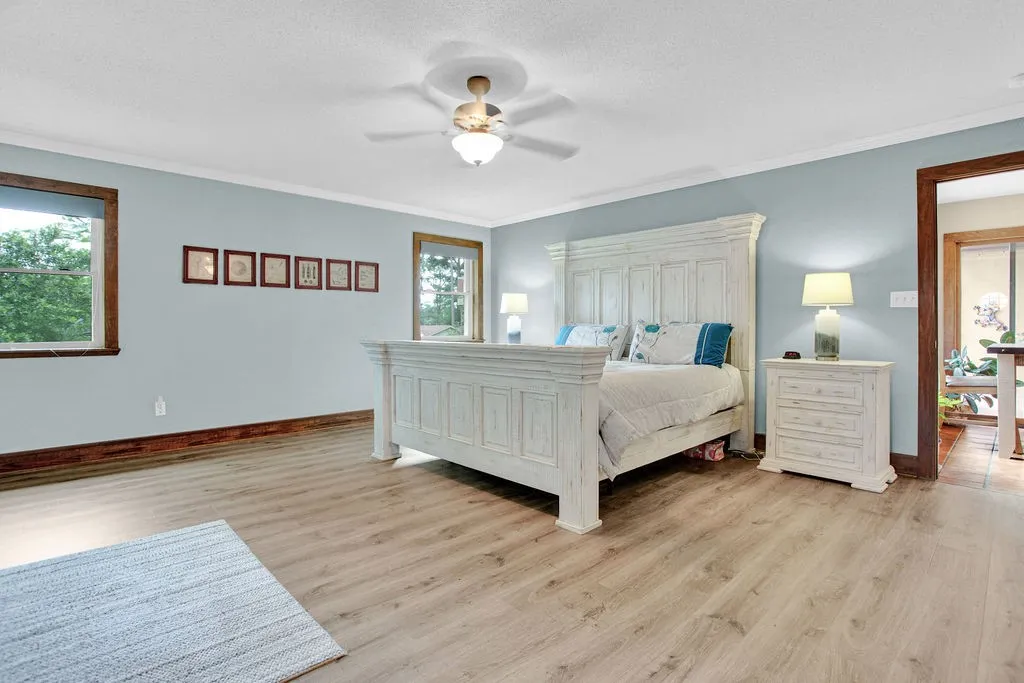 Single Family Residence For Sale in Smith County , 1363 Bridle Path Lane, Hideaway, Texas 75771, 3 Bedrooms, 2 Bathrooms, 2 Garage spaces, 2,300 Sqft, built in 1992, Preowned, Price $515,000, mls#21250218, Real Estate Agent in Hideaway, Homes For Sale in Smith county, Homes For Sale in Hideaway, Realtor in Hideaway Texas, Real Estate Brokerage Independent Realty Texas, Luminita Cordes Realtor