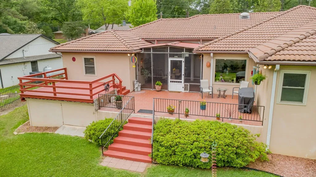 Single Family Residence For Sale in Smith County , 1363 Bridle Path Lane, Hideaway, Texas 75771, 3 Bedrooms, 2 Bathrooms, 2 Garage spaces, 2,300 Sqft, built in 1992, Preowned, Price $515,000, mls#21250218, Real Estate Agent in Hideaway, Homes For Sale in Smith county, Homes For Sale in Hideaway, Realtor in Hideaway Texas, Real Estate Brokerage Independent Realty Texas, Luminita Cordes Realtor