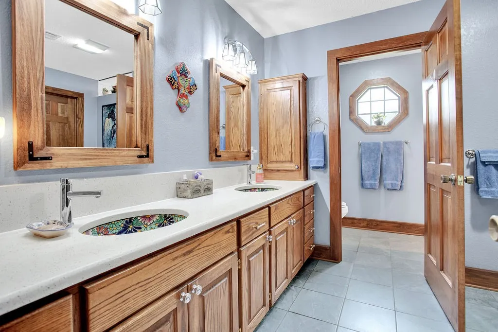 Single Family Residence For Sale in Smith County , 1363 Bridle Path Lane, Hideaway, Texas 75771, 3 Bedrooms, 2 Bathrooms, 2 Garage spaces, 2,300 Sqft, built in 1992, Preowned, Price $515,000, mls#21250218, Real Estate Agent in Hideaway, Homes For Sale in Smith county, Homes For Sale in Hideaway, Realtor in Hideaway Texas, Real Estate Brokerage Independent Realty Texas, Luminita Cordes Realtor