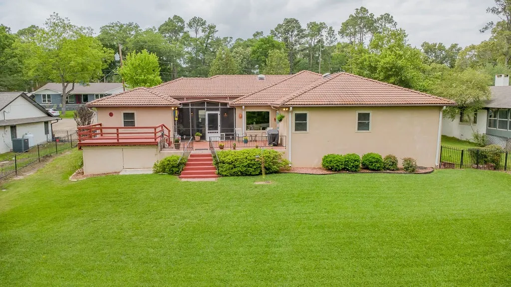 Single Family Residence For Sale in Smith County , 1363 Bridle Path Lane, Hideaway, Texas 75771, 3 Bedrooms, 2 Bathrooms, 2 Garage spaces, 2,300 Sqft, built in 1992, Preowned, Price $515,000, mls#21250218, Real Estate Agent in Hideaway, Homes For Sale in Smith county, Homes For Sale in Hideaway, Realtor in Hideaway Texas, Real Estate Brokerage Independent Realty Texas, Luminita Cordes Realtor