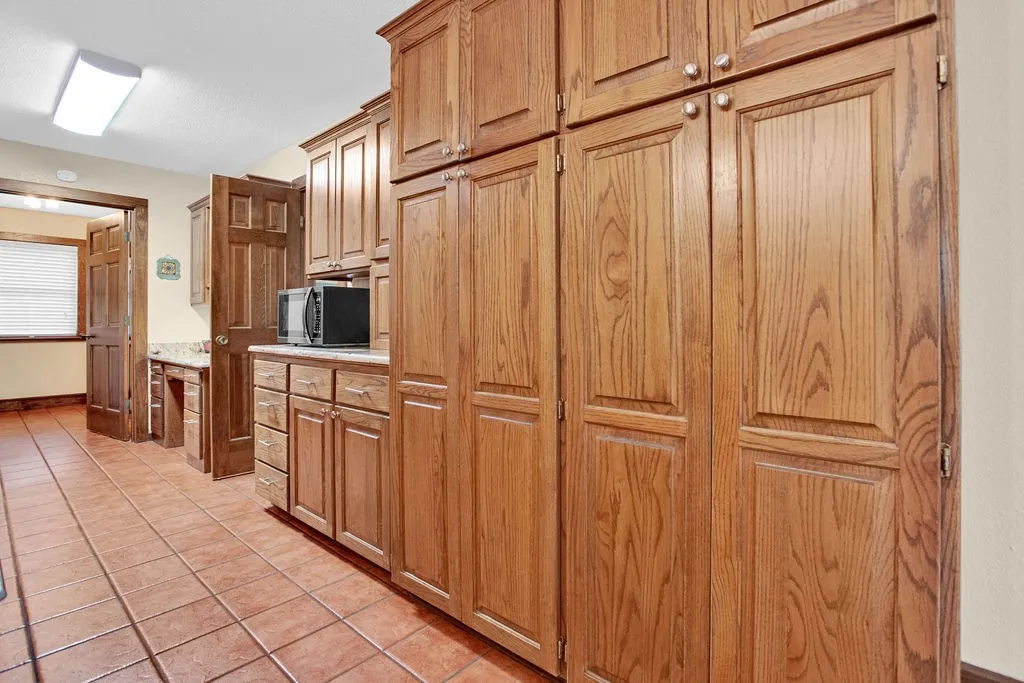 Single Family Residence For Sale in Smith County , 1363 Bridle Path Lane, Hideaway, Texas 75771, 3 Bedrooms, 2 Bathrooms, 2 Garage spaces, 2,300 Sqft, built in 1992, Preowned, Price $515,000, mls#21250218, Real Estate Agent in Hideaway, Homes For Sale in Smith county, Homes For Sale in Hideaway, Realtor in Hideaway Texas, Real Estate Brokerage Independent Realty Texas, Luminita Cordes Realtor