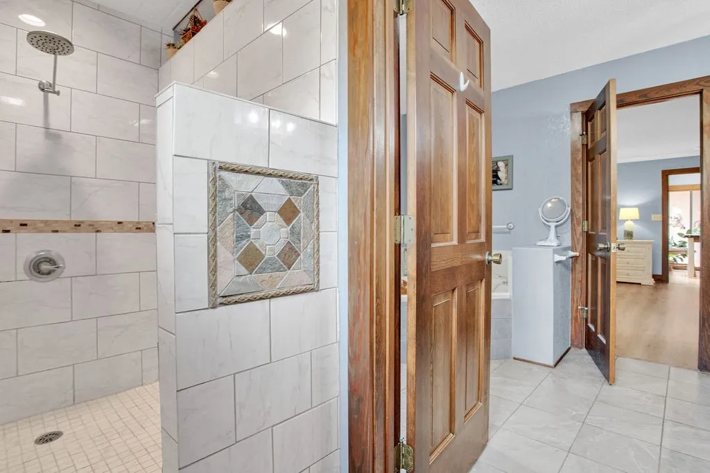 Single Family Residence For Sale in Smith County , 1363 Bridle Path Lane, Hideaway, Texas 75771, 3 Bedrooms, 2 Bathrooms, 2 Garage spaces, 2,300 Sqft, built in 1992, Preowned, Price $515,000, mls#21250218, Real Estate Agent in Hideaway, Homes For Sale in Smith county, Homes For Sale in Hideaway, Realtor in Hideaway Texas, Real Estate Brokerage Independent Realty Texas, Luminita Cordes Realtor