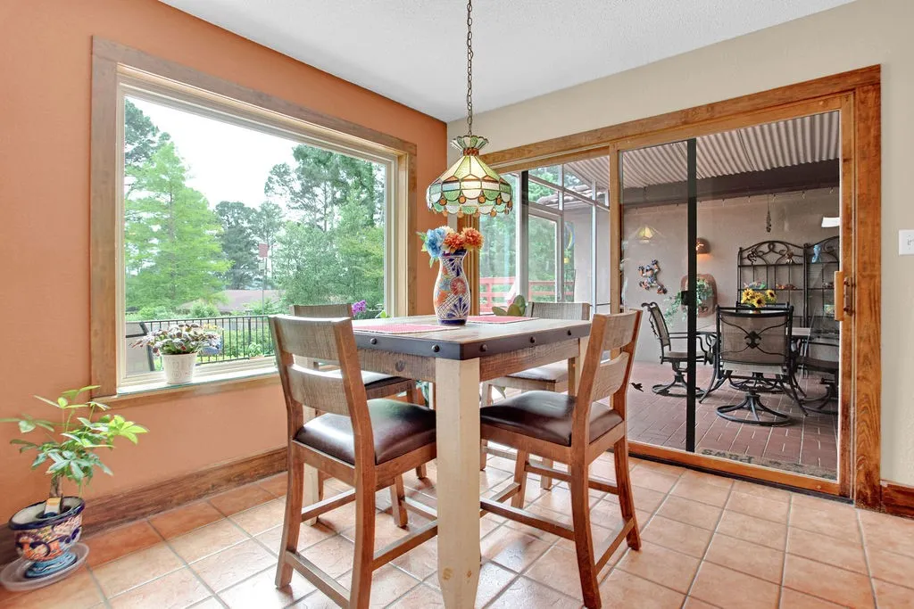 Single Family Residence For Sale in Smith County , 1363 Bridle Path Lane, Hideaway, Texas 75771, 3 Bedrooms, 2 Bathrooms, 2 Garage spaces, 2,300 Sqft, built in 1992, Preowned, Price $515,000, mls#21250218, Real Estate Agent in Hideaway, Homes For Sale in Smith county, Homes For Sale in Hideaway, Realtor in Hideaway Texas, Real Estate Brokerage Independent Realty Texas, Luminita Cordes Realtor
