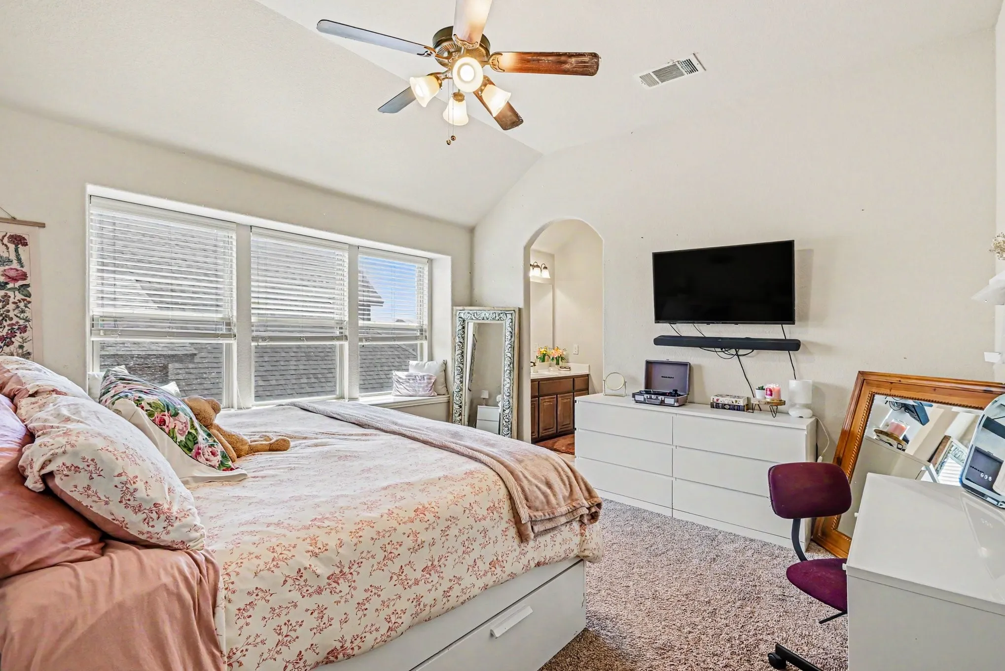 Single Family Residence For Sale in Parker County , 828 Sunflower Court, Aledo, Texas 76008, 6 Bedroom, 4 Bathroom, 2 Garage spaces, 3,269 Sqft, built in 2016, mls#21250158, Real Estate Agent in Aledo, Homes For Sale in Parker county, Homes For Sale in Aledo, Realtor in Aledo Texas, Real Estate Brokerage Independent Realty Texas, Luminita Cordes Realtor