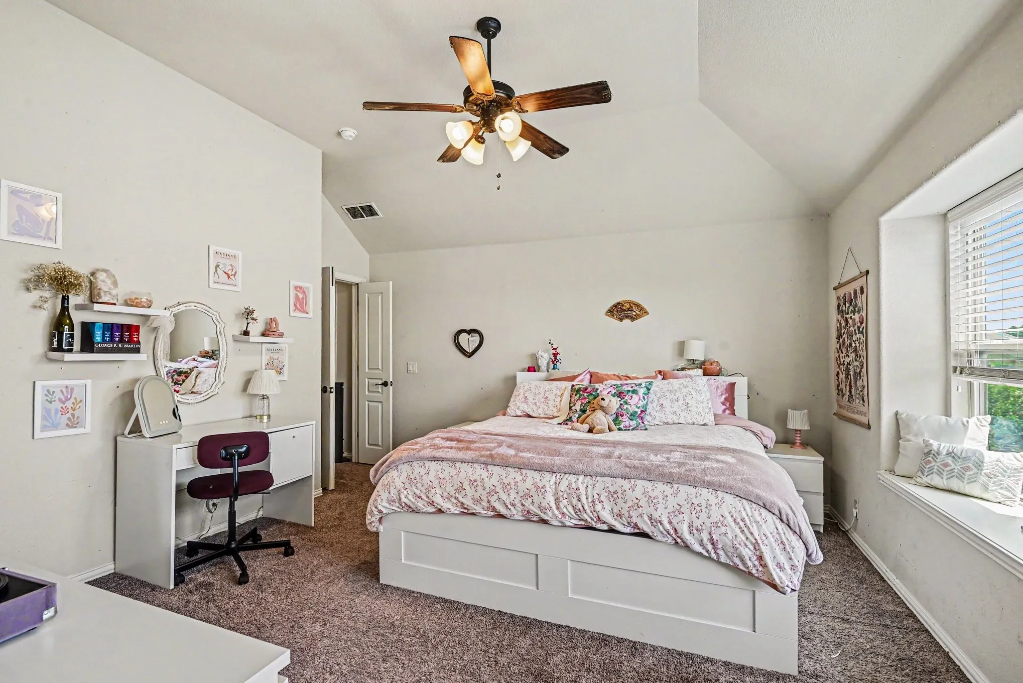 Single Family Residence For Sale in Parker County , 828 Sunflower Court, Aledo, Texas 76008, 6 Bedroom, 4 Bathroom, 2 Garage spaces, 3,269 Sqft, built in 2016, mls#21250158, Real Estate Agent in Aledo, Homes For Sale in Parker county, Homes For Sale in Aledo, Realtor in Aledo Texas, Real Estate Brokerage Independent Realty Texas, Luminita Cordes Realtor