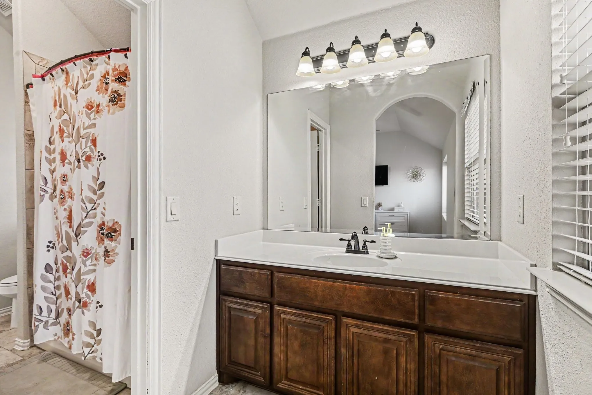 Single Family Residence For Sale in Parker County , 828 Sunflower Court, Aledo, Texas 76008, 6 Bedroom, 4 Bathroom, 2 Garage spaces, 3,269 Sqft, built in 2016, mls#21250158, Real Estate Agent in Aledo, Homes For Sale in Parker county, Homes For Sale in Aledo, Realtor in Aledo Texas, Real Estate Brokerage Independent Realty Texas, Luminita Cordes Realtor