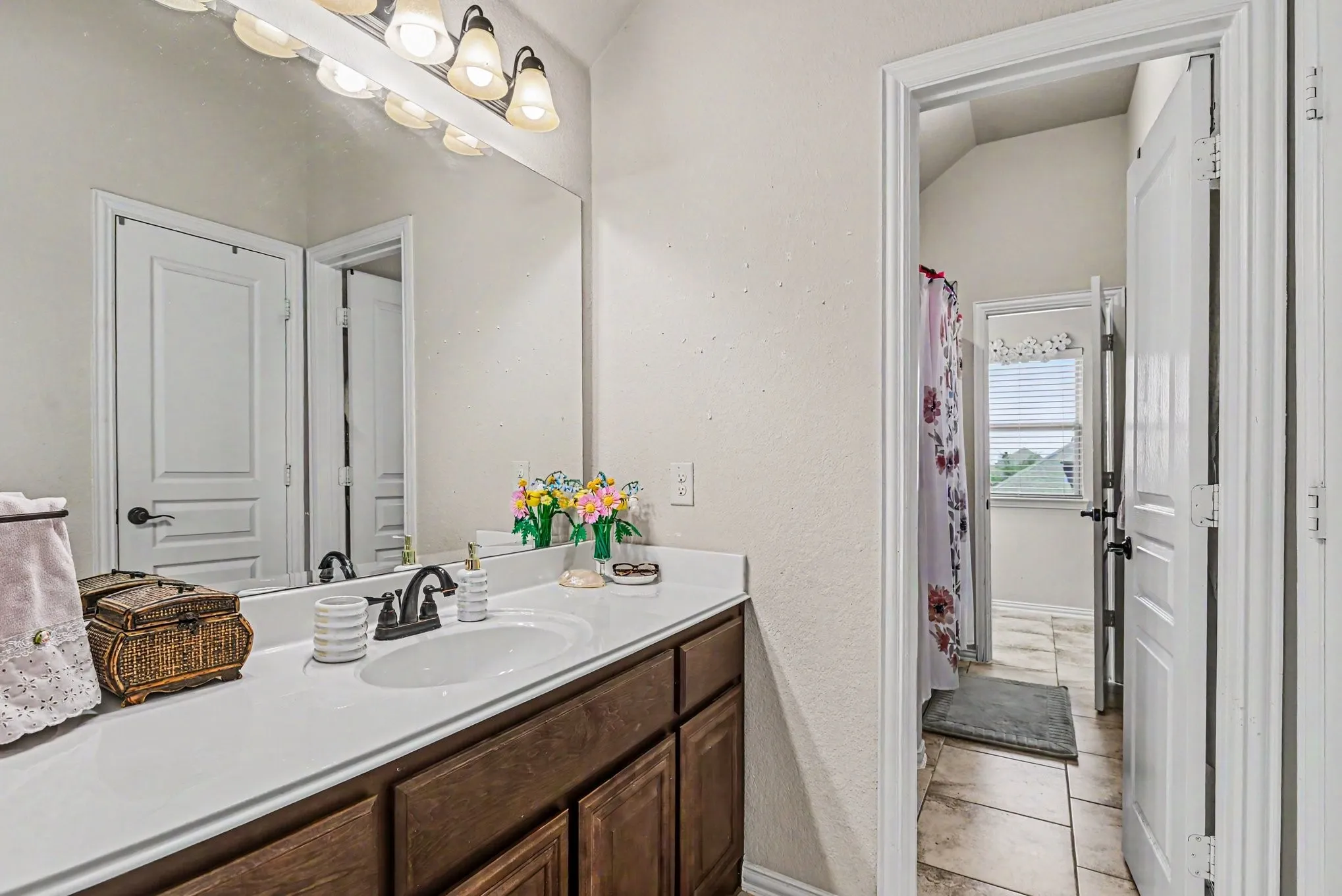 Single Family Residence For Sale in Parker County , 828 Sunflower Court, Aledo, Texas 76008, 6 Bedroom, 4 Bathroom, 2 Garage spaces, 3,269 Sqft, built in 2016, mls#21250158, Real Estate Agent in Aledo, Homes For Sale in Parker county, Homes For Sale in Aledo, Realtor in Aledo Texas, Real Estate Brokerage Independent Realty Texas, Luminita Cordes Realtor