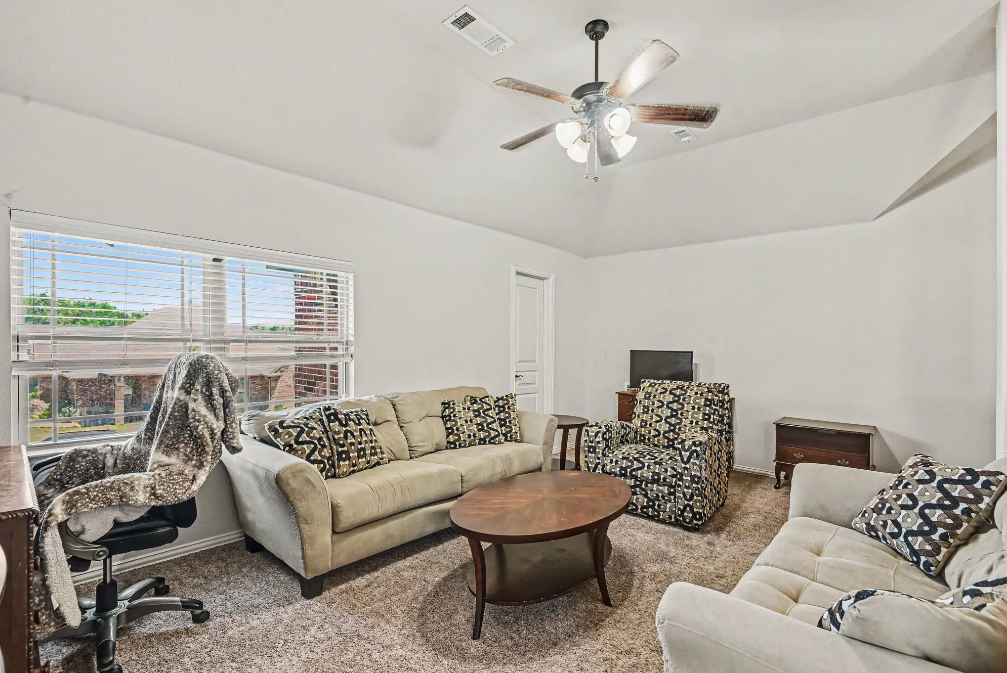 Single Family Residence For Sale in Parker County , 828 Sunflower Court, Aledo, Texas 76008, 6 Bedroom, 4 Bathroom, 2 Garage spaces, 3,269 Sqft, built in 2016, mls#21250158, Real Estate Agent in Aledo, Homes For Sale in Parker county, Homes For Sale in Aledo, Realtor in Aledo Texas, Real Estate Brokerage Independent Realty Texas, Luminita Cordes Realtor