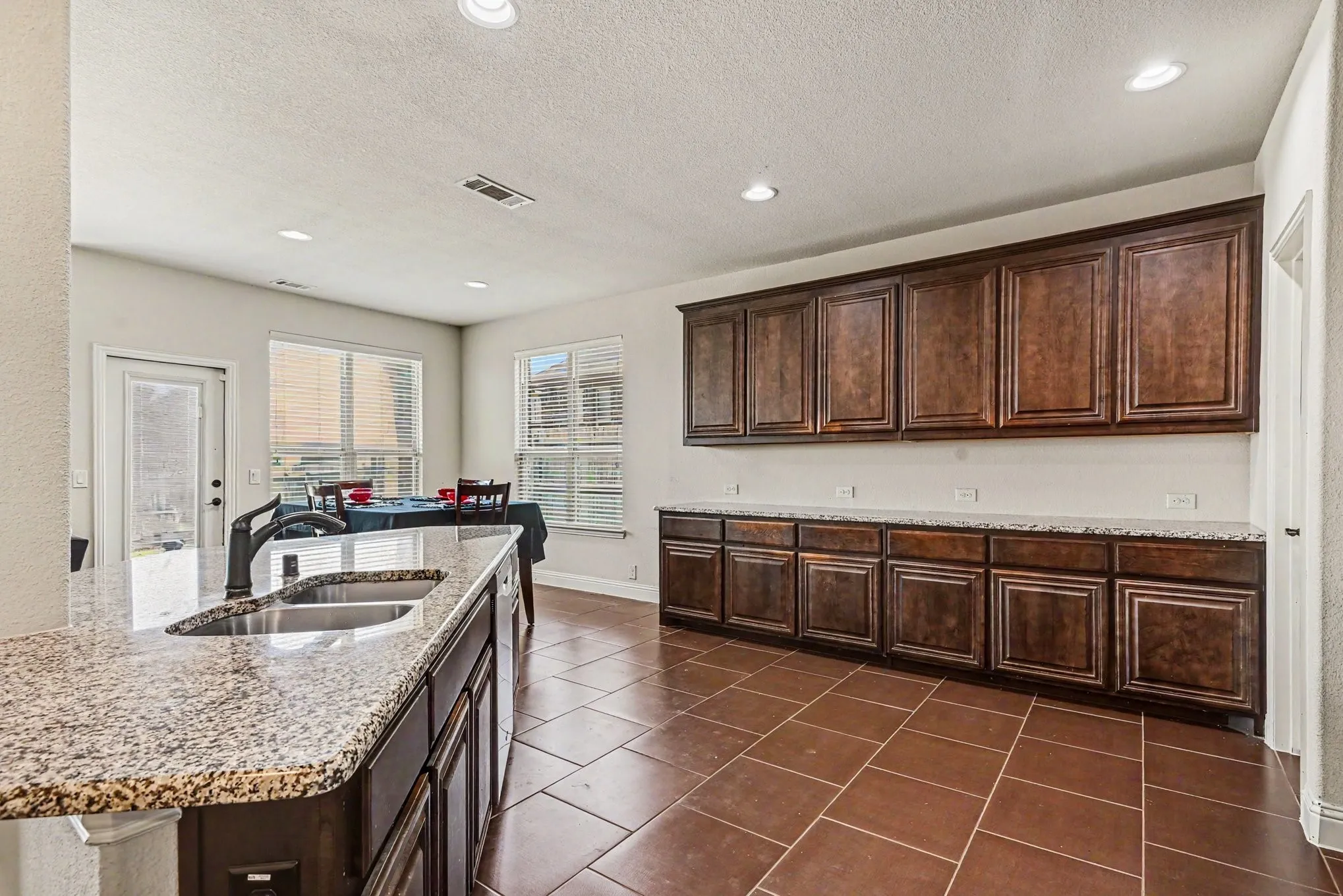 Single Family Residence For Sale in Parker County , 828 Sunflower Court, Aledo, Texas 76008, 6 Bedroom, 4 Bathroom, 2 Garage spaces, 3,269 Sqft, built in 2016, mls#21250158, Real Estate Agent in Aledo, Homes For Sale in Parker county, Homes For Sale in Aledo, Realtor in Aledo Texas, Real Estate Brokerage Independent Realty Texas, Luminita Cordes Realtor
