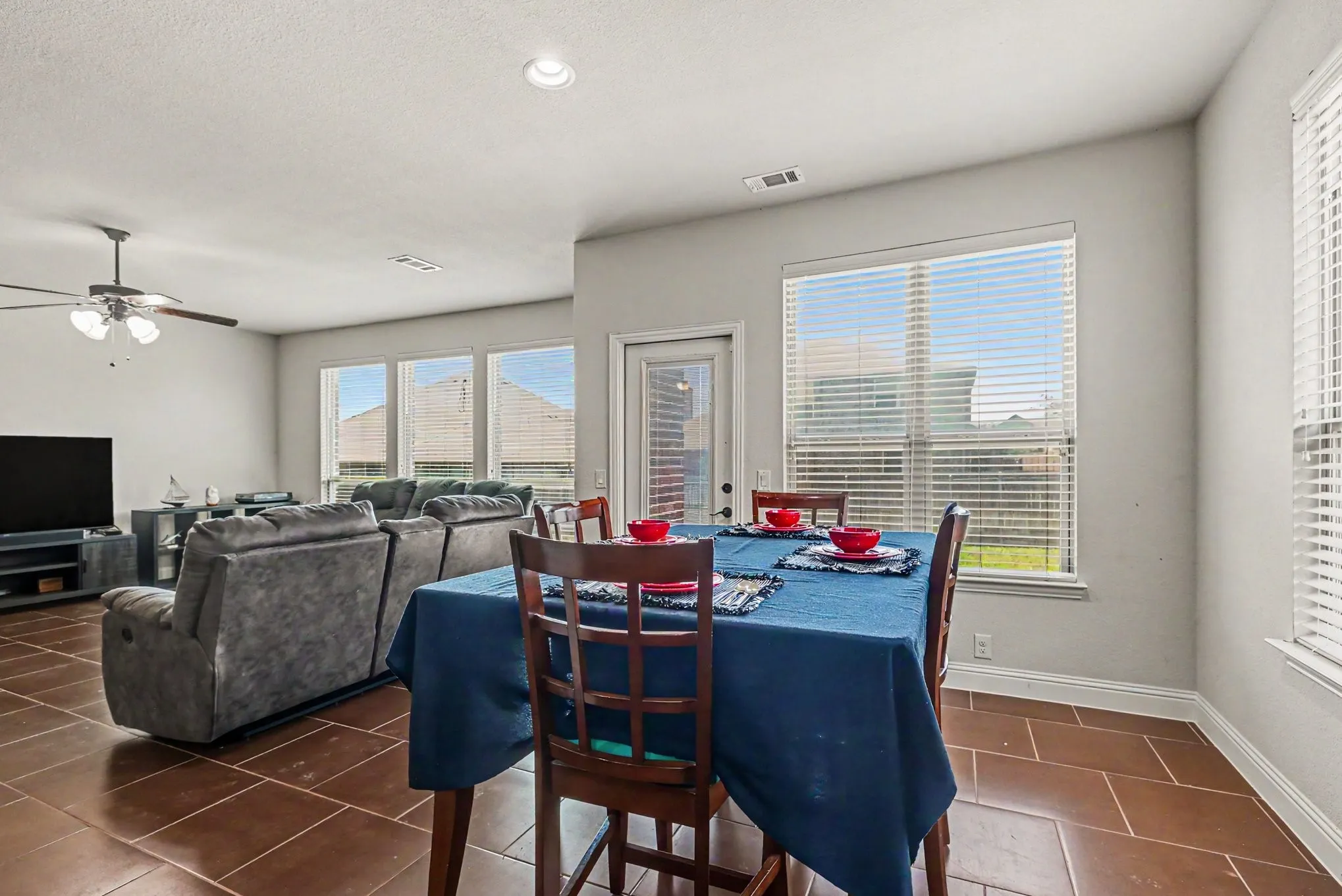 Single Family Residence For Sale in Parker County , 828 Sunflower Court, Aledo, Texas 76008, 6 Bedroom, 4 Bathroom, 2 Garage spaces, 3,269 Sqft, built in 2016, mls#21250158, Real Estate Agent in Aledo, Homes For Sale in Parker county, Homes For Sale in Aledo, Realtor in Aledo Texas, Real Estate Brokerage Independent Realty Texas, Luminita Cordes Realtor