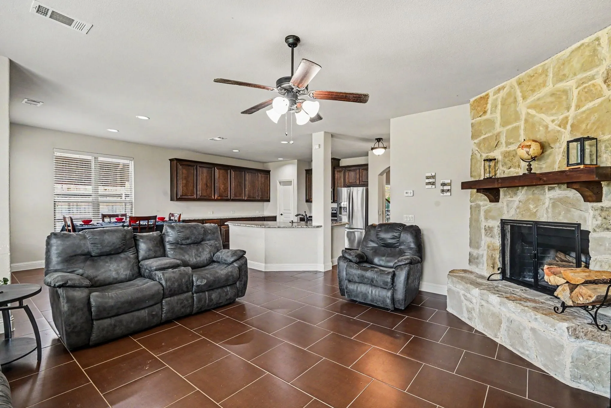 Single Family Residence For Sale in Parker County , 828 Sunflower Court, Aledo, Texas 76008, 6 Bedroom, 4 Bathroom, 2 Garage spaces, 3,269 Sqft, built in 2016, mls#21250158, Real Estate Agent in Aledo, Homes For Sale in Parker county, Homes For Sale in Aledo, Realtor in Aledo Texas, Real Estate Brokerage Independent Realty Texas, Luminita Cordes Realtor