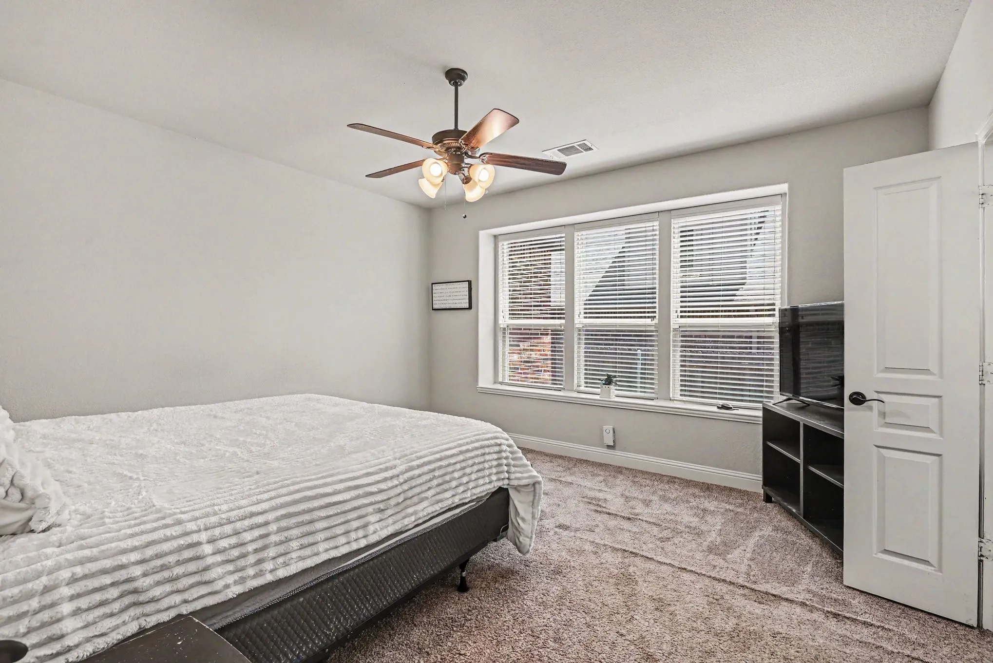 Single Family Residence For Sale in Parker County , 828 Sunflower Court, Aledo, Texas 76008, 6 Bedroom, 4 Bathroom, 2 Garage spaces, 3,269 Sqft, built in 2016, mls#21250158, Real Estate Agent in Aledo, Homes For Sale in Parker county, Homes For Sale in Aledo, Realtor in Aledo Texas, Real Estate Brokerage Independent Realty Texas, Luminita Cordes Realtor