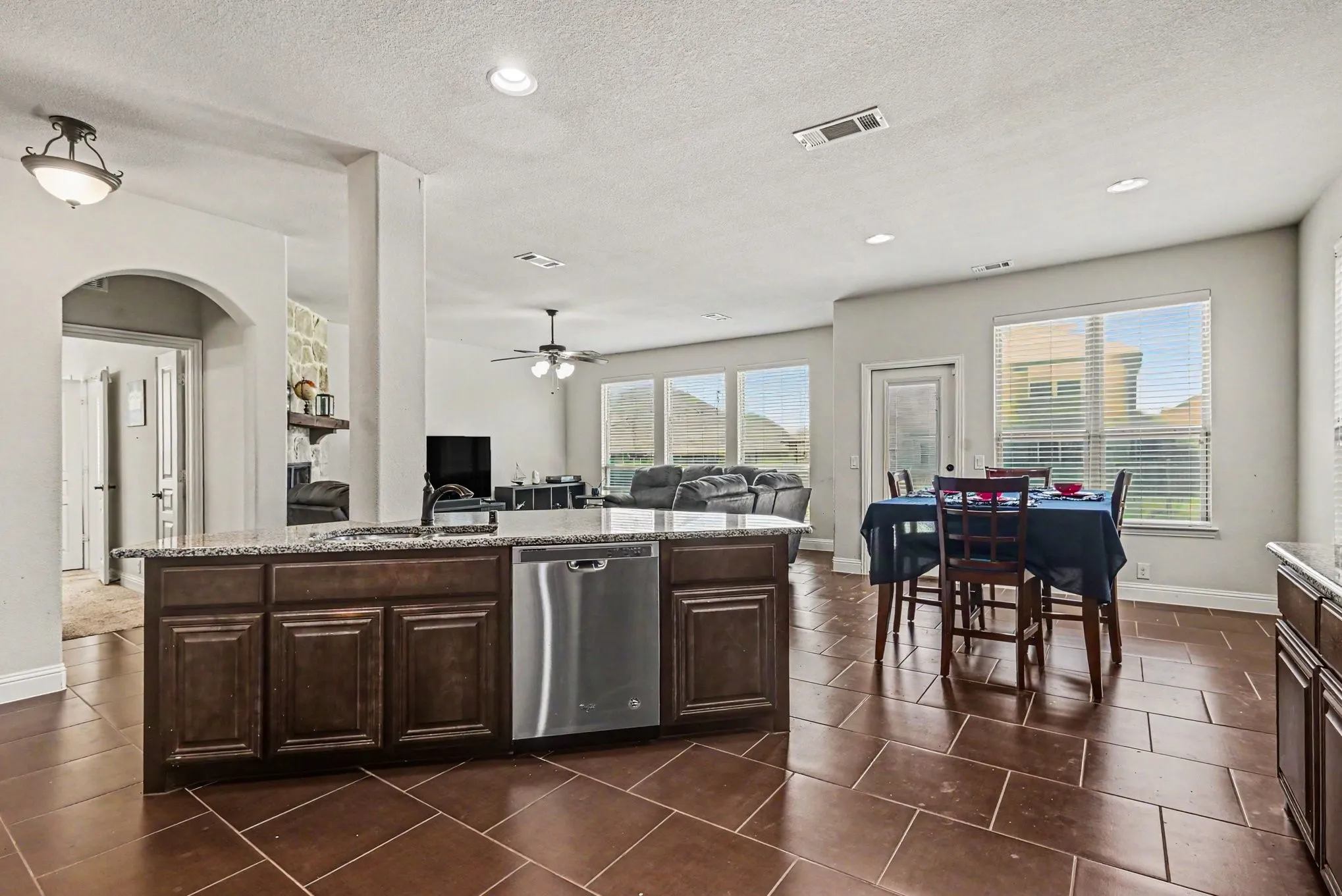 Single Family Residence For Sale in Parker County , 828 Sunflower Court, Aledo, Texas 76008, 6 Bedroom, 4 Bathroom, 2 Garage spaces, 3,269 Sqft, built in 2016, mls#21250158, Real Estate Agent in Aledo, Homes For Sale in Parker county, Homes For Sale in Aledo, Realtor in Aledo Texas, Real Estate Brokerage Independent Realty Texas, Luminita Cordes Realtor