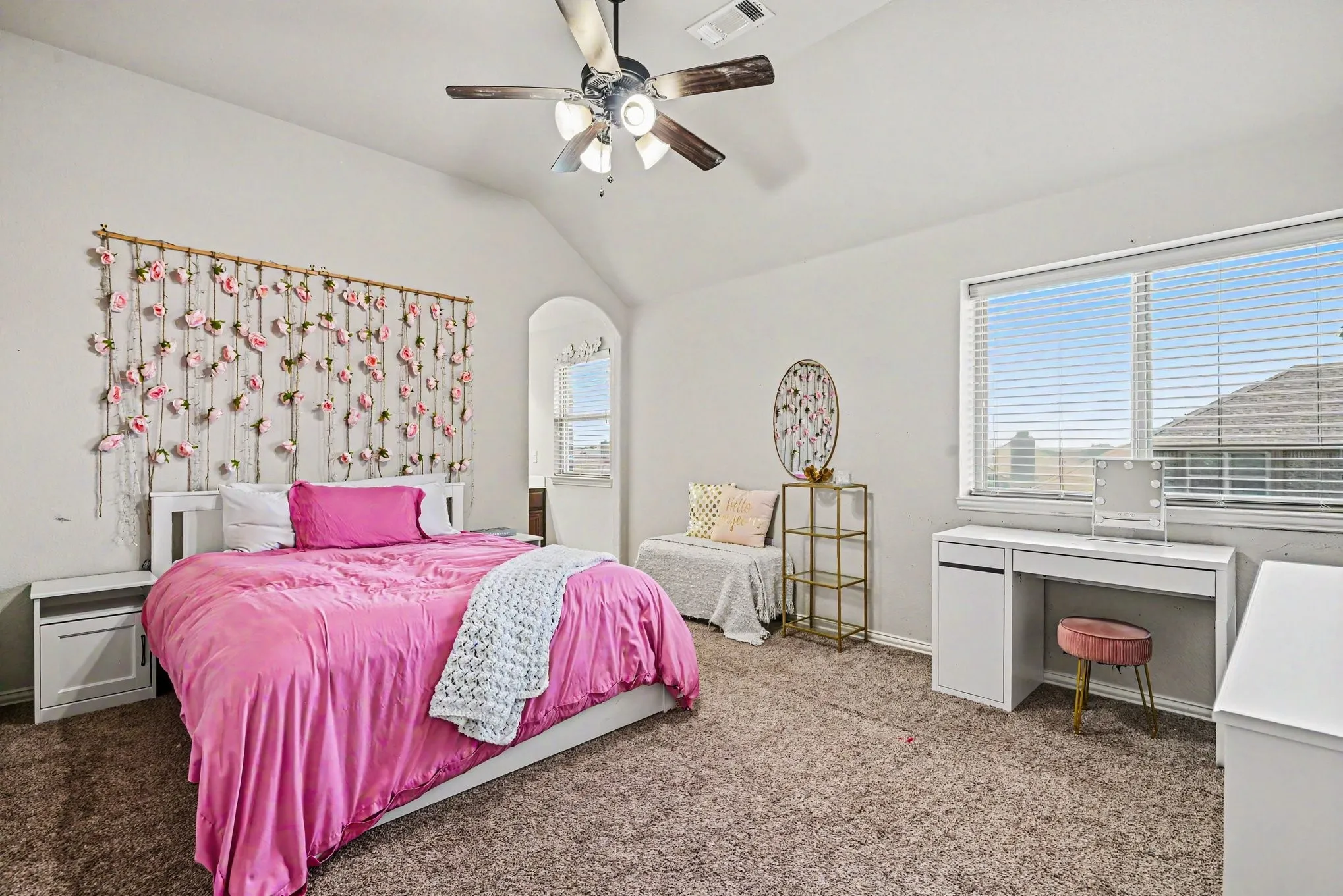 Single Family Residence For Sale in Parker County , 828 Sunflower Court, Aledo, Texas 76008, 6 Bedroom, 4 Bathroom, 2 Garage spaces, 3,269 Sqft, built in 2016, mls#21250158, Real Estate Agent in Aledo, Homes For Sale in Parker county, Homes For Sale in Aledo, Realtor in Aledo Texas, Real Estate Brokerage Independent Realty Texas, Luminita Cordes Realtor