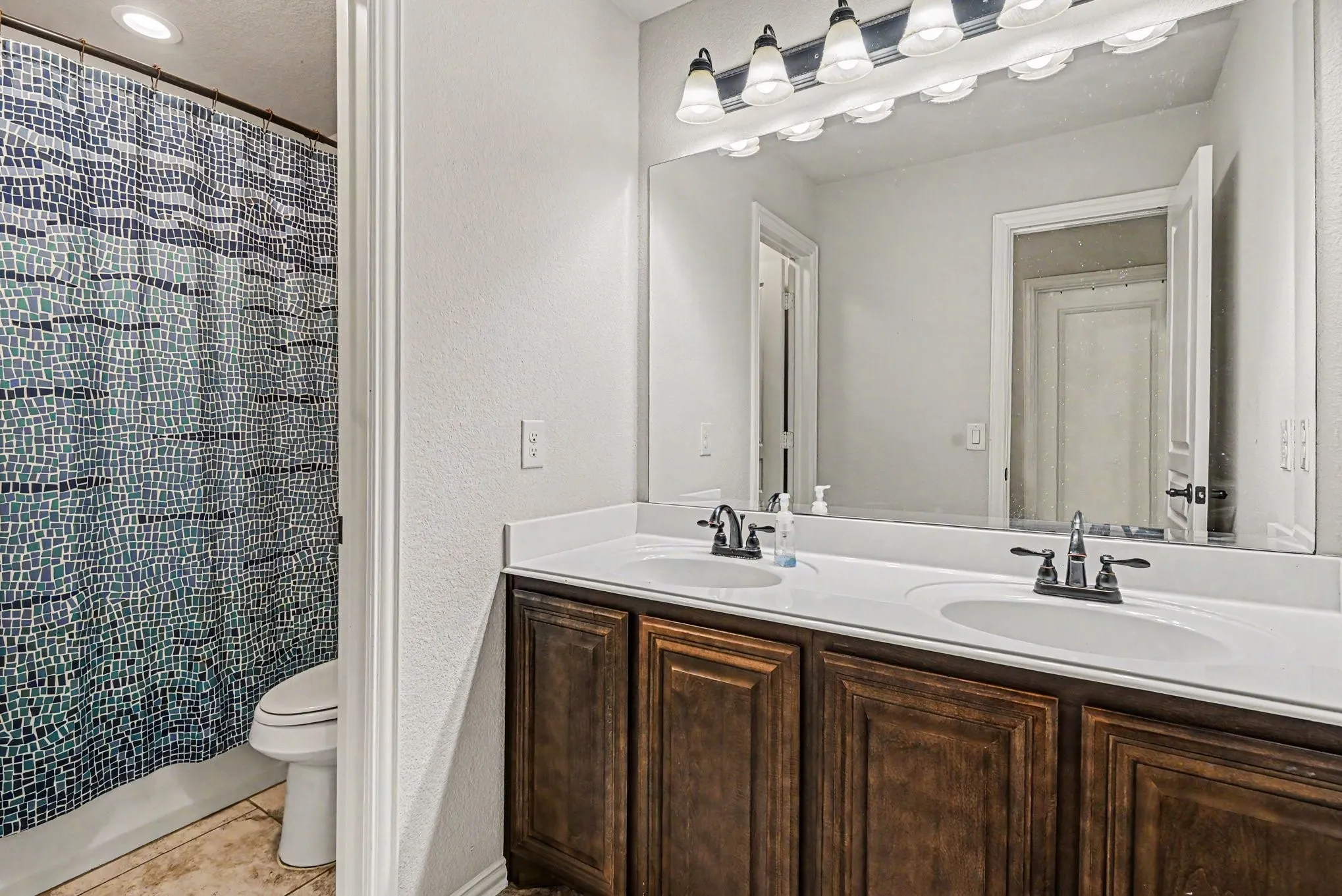 Single Family Residence For Sale in Parker County , 828 Sunflower Court, Aledo, Texas 76008, 6 Bedroom, 4 Bathroom, 2 Garage spaces, 3,269 Sqft, built in 2016, mls#21250158, Real Estate Agent in Aledo, Homes For Sale in Parker county, Homes For Sale in Aledo, Realtor in Aledo Texas, Real Estate Brokerage Independent Realty Texas, Luminita Cordes Realtor