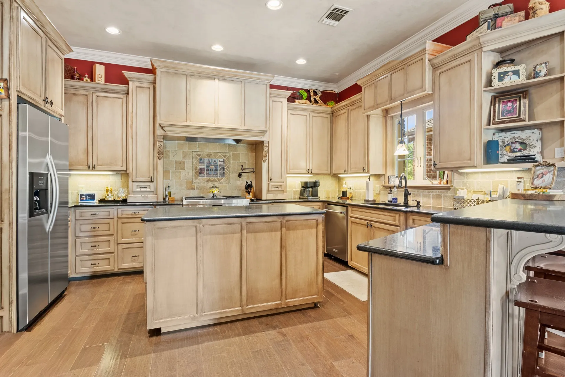 Farm For Sale in Camp County , 6 County Road 1215, Pittsburg, Texas 75686, 4 Bedroom, 4 Bathroom, 2 Garage spaces, 3,880 Sqft, built in 2006, mls#21249788, Real Estate Agent in Pittsburg, Homes For Sale in Camp county, Homes For Sale in Pittsburg, Realtor in Pittsburg Texas, Real Estate Brokerage Independent Realty Texas, Luminita Cordes Realtor