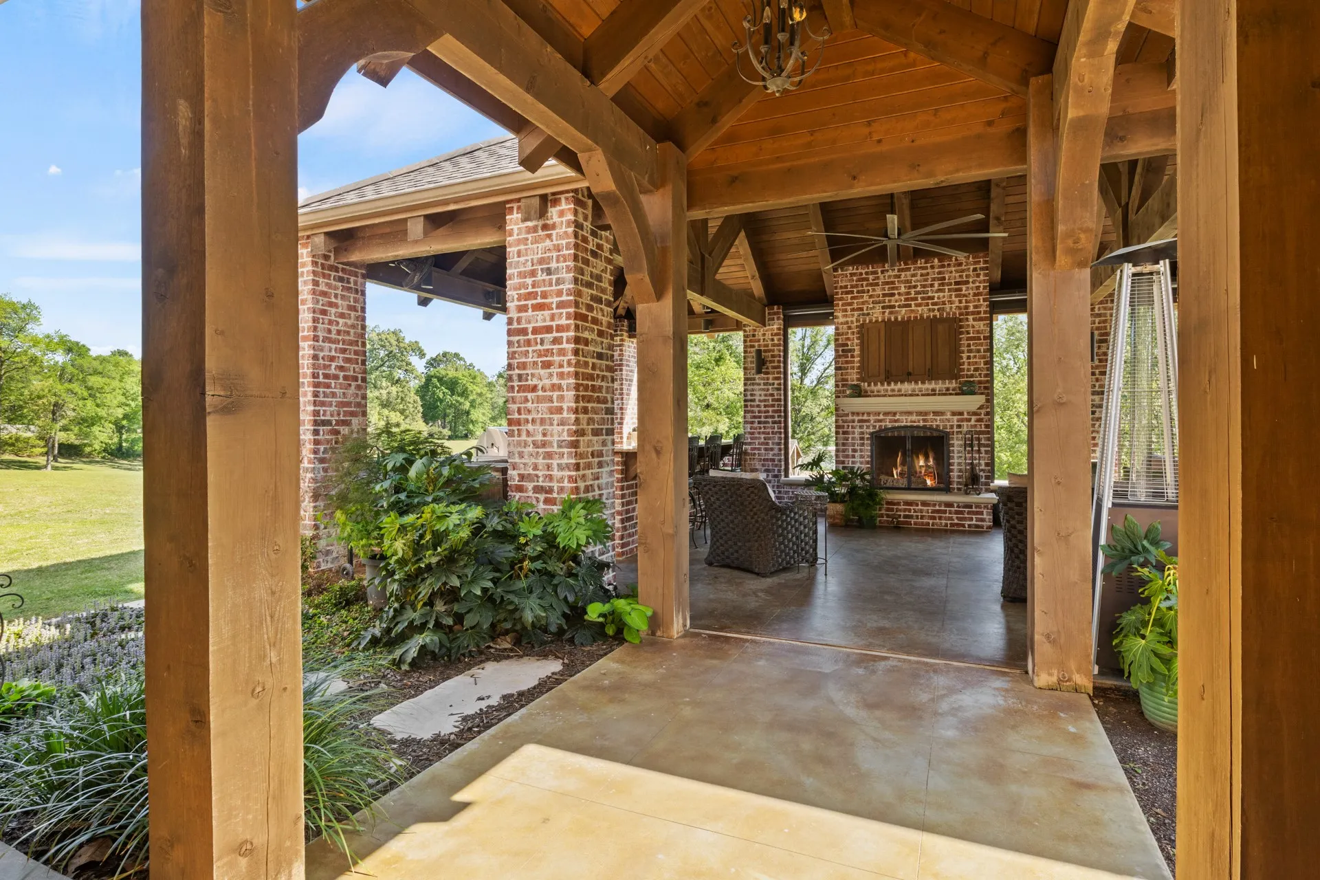 Farm For Sale in Camp County , 6 County Road 1215, Pittsburg, Texas 75686, 4 Bedroom, 4 Bathroom, 2 Garage spaces, 3,880 Sqft, built in 2006, mls#21249788, Real Estate Agent in Pittsburg, Homes For Sale in Camp county, Homes For Sale in Pittsburg, Realtor in Pittsburg Texas, Real Estate Brokerage Independent Realty Texas, Luminita Cordes Realtor