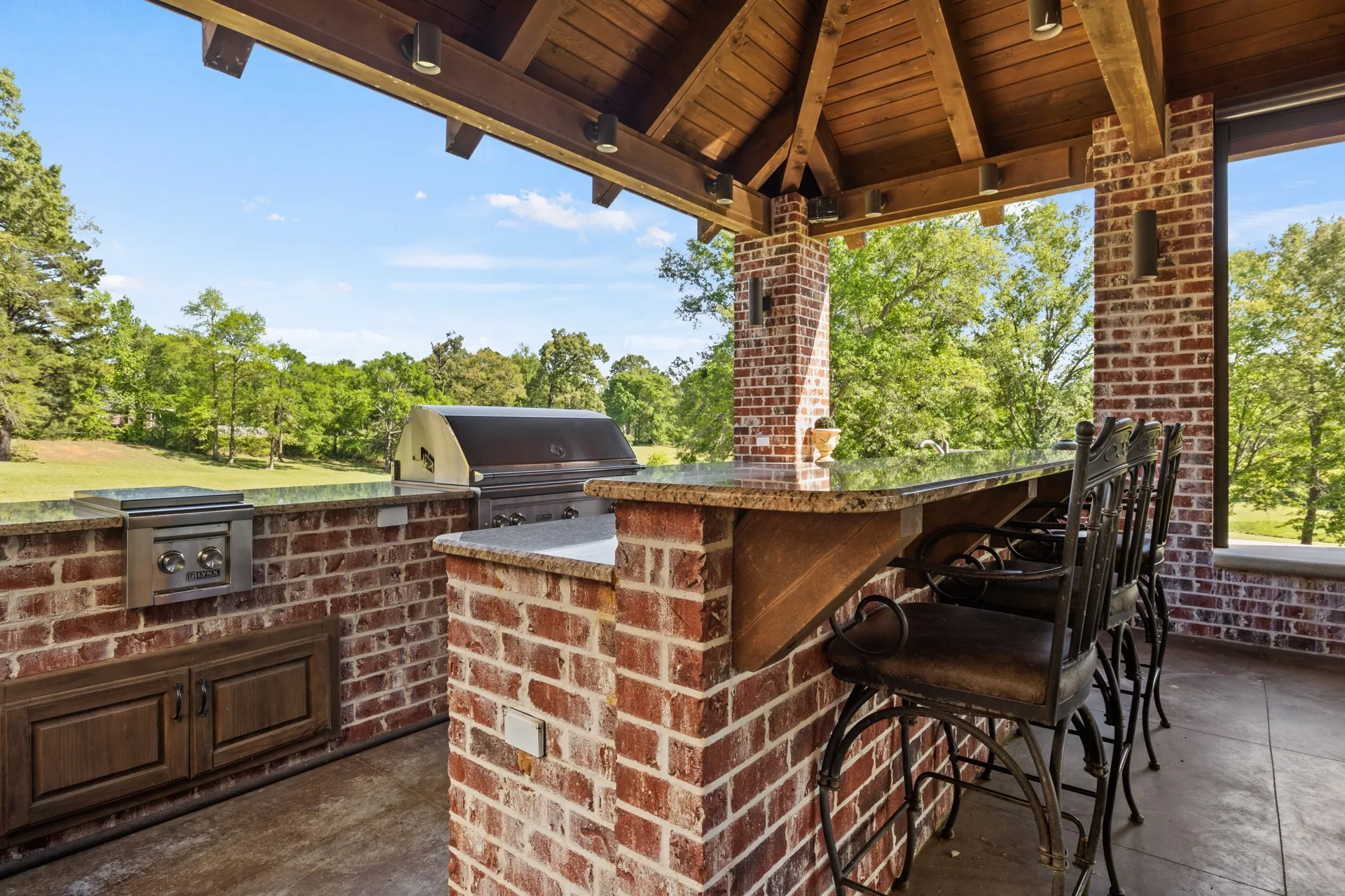 Farm For Sale in Camp County , 6 County Road 1215, Pittsburg, Texas 75686, 4 Bedroom, 4 Bathroom, 2 Garage spaces, 3,880 Sqft, built in 2006, mls#21249788, Real Estate Agent in Pittsburg, Homes For Sale in Camp county, Homes For Sale in Pittsburg, Realtor in Pittsburg Texas, Real Estate Brokerage Independent Realty Texas, Luminita Cordes Realtor