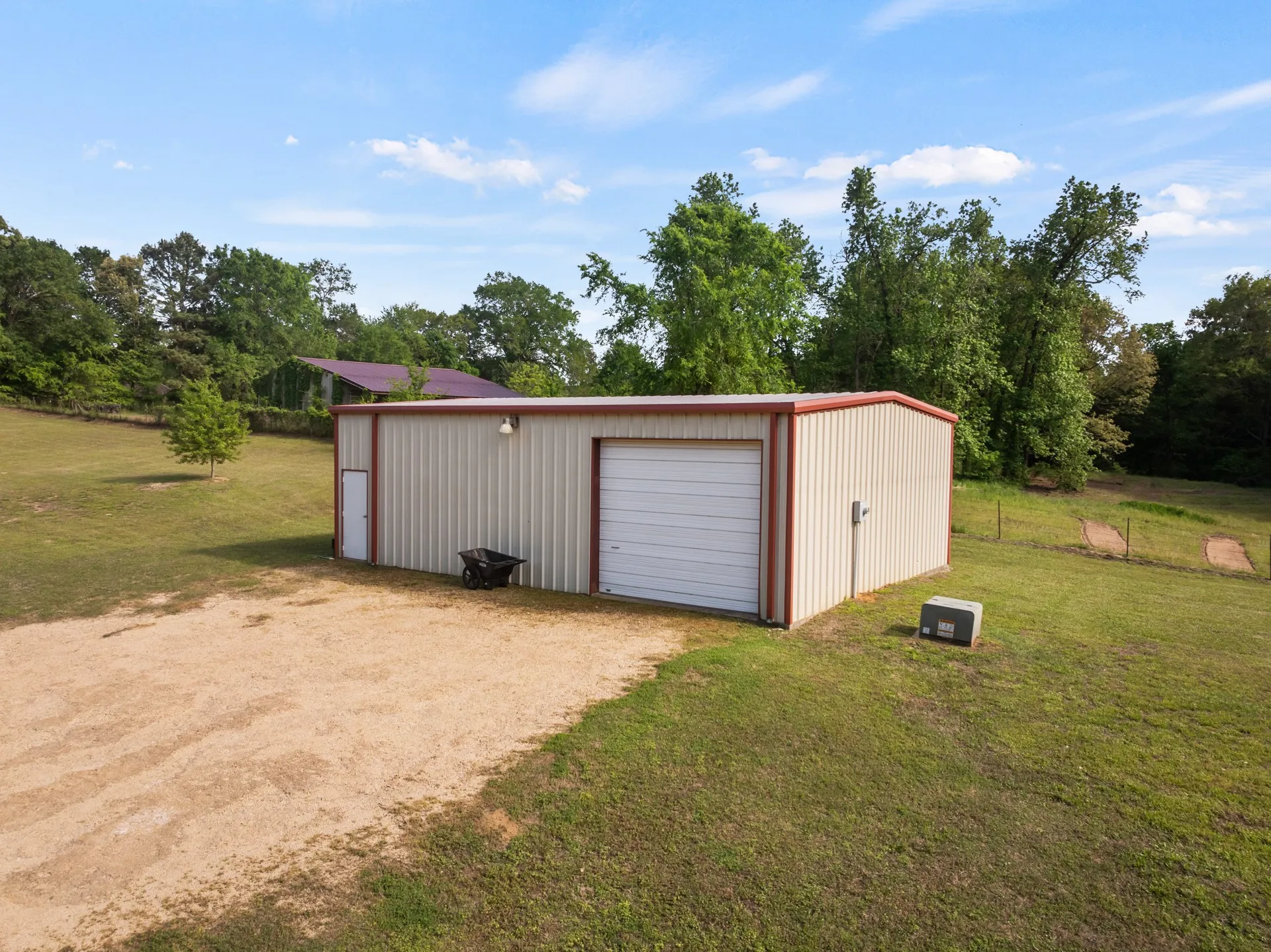 Farm For Sale in Camp County , 6 County Road 1215, Pittsburg, Texas 75686, 4 Bedroom, 4 Bathroom, 2 Garage spaces, 3,880 Sqft, built in 2006, mls#21249788, Real Estate Agent in Pittsburg, Homes For Sale in Camp county, Homes For Sale in Pittsburg, Realtor in Pittsburg Texas, Real Estate Brokerage Independent Realty Texas, Luminita Cordes Realtor