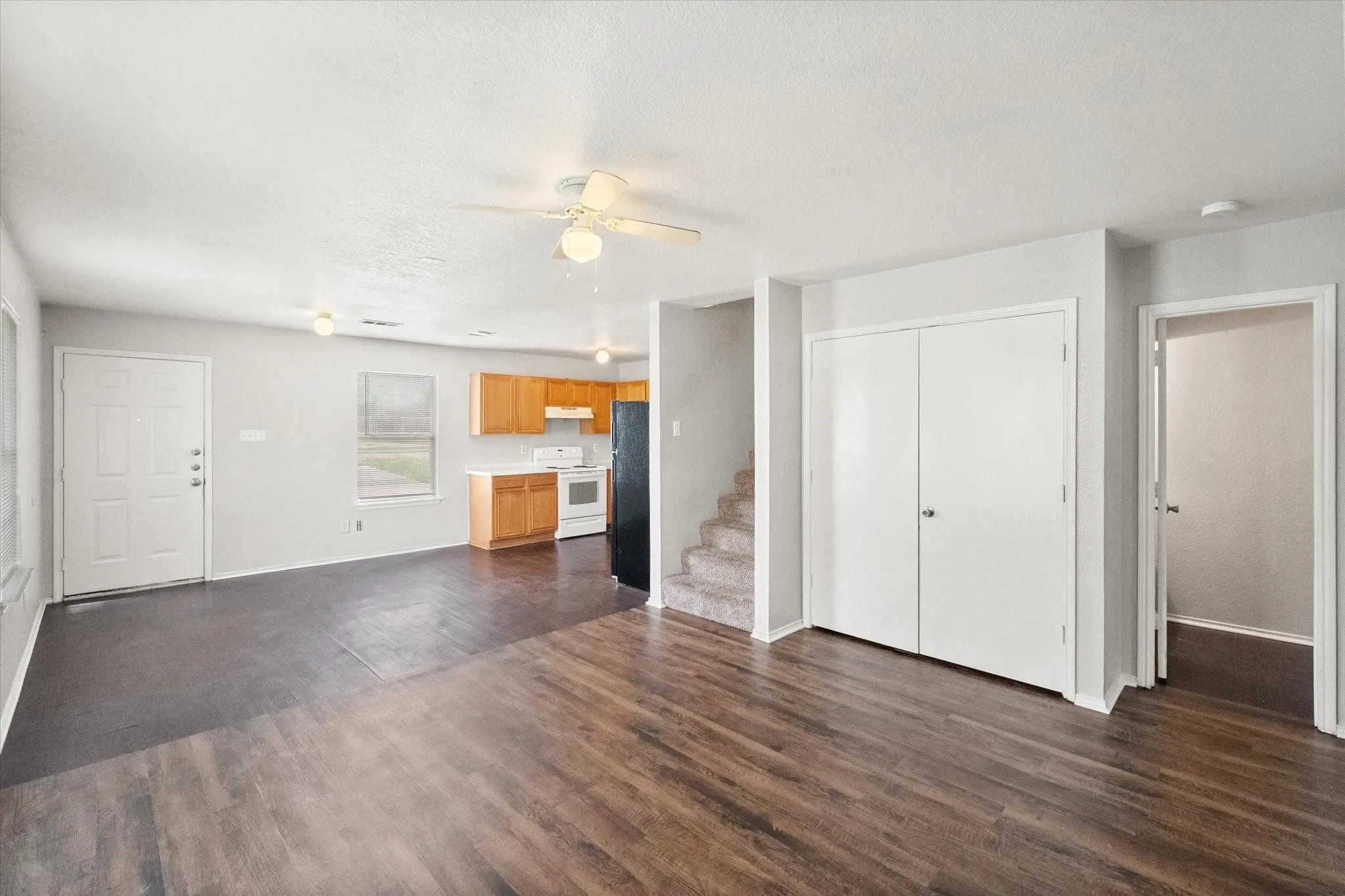 Duplex For Rent in Tarrant County , 404 Kings Way Drive, Mansfield, Texas 76063, 3 Bedroom, 2 Bathroom, Garage spaces, 2,470 Sqft, built in 2001, mls#21250129, Real Estate Agent in Mansfield, Homes For Rent in Tarrant county, Homes For Rent in Mansfield, Realtor in Mansfield Texas, Real Estate Brokerage Independent Realty Texas, Luminita Cordes Realtor