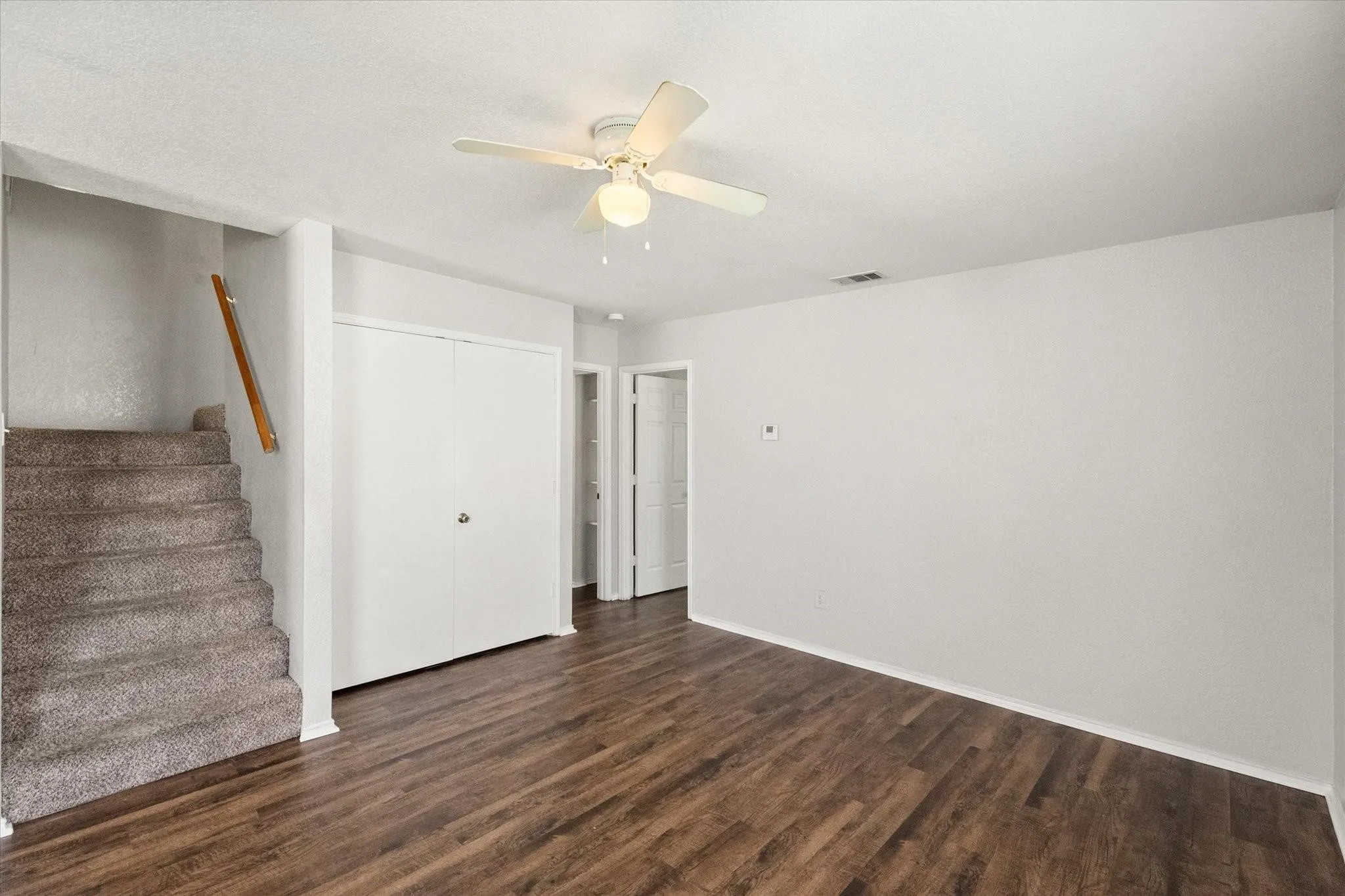 Duplex For Rent in Tarrant County , 404 Kings Way Drive, Mansfield, Texas 76063, 3 Bedroom, 2 Bathroom, Garage spaces, 2,470 Sqft, built in 2001, mls#21250129, Real Estate Agent in Mansfield, Homes For Rent in Tarrant county, Homes For Rent in Mansfield, Realtor in Mansfield Texas, Real Estate Brokerage Independent Realty Texas, Luminita Cordes Realtor