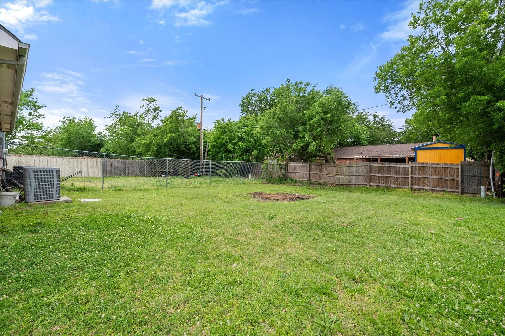 Duplex For Rent in Tarrant County , 404 Kings Way Drive, Mansfield, Texas 76063, 3 Bedroom, 2 Bathroom, Garage spaces, 2,470 Sqft, built in 2001, mls#21250129, Real Estate Agent in Mansfield, Homes For Rent in Tarrant county, Homes For Rent in Mansfield, Realtor in Mansfield Texas, Real Estate Brokerage Independent Realty Texas, Luminita Cordes Realtor