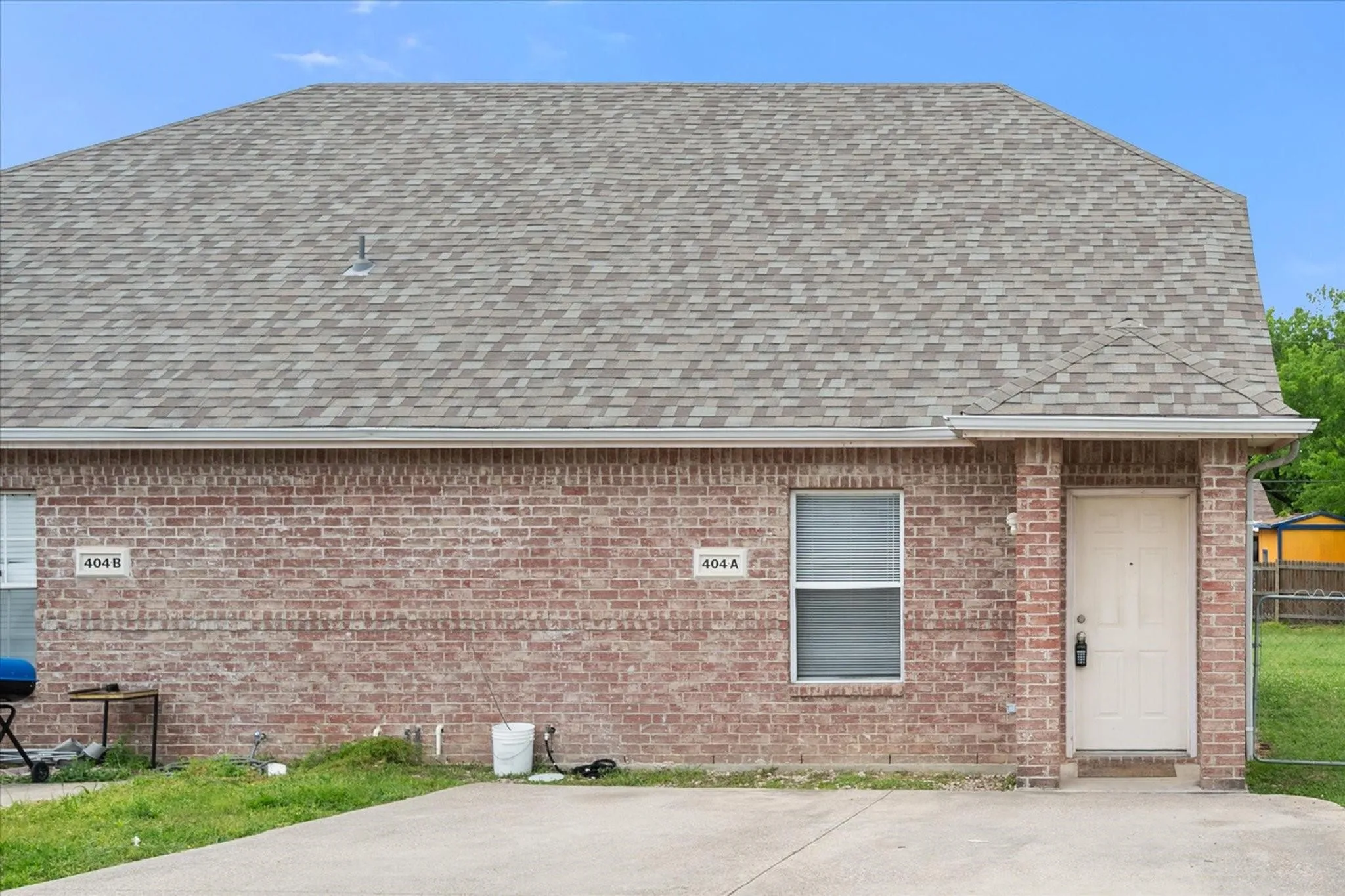 Duplex For Rent in Tarrant County , 404 Kings Way Drive, Mansfield, Texas 76063, 3 Bedroom, 2 Bathroom, Garage spaces, 2,470 Sqft, built in 2001, mls#21250129, Real Estate Agent in Mansfield, Homes For Rent in Tarrant county, Homes For Rent in Mansfield, Realtor in Mansfield Texas, Real Estate Brokerage Independent Realty Texas, Luminita Cordes Realtor
