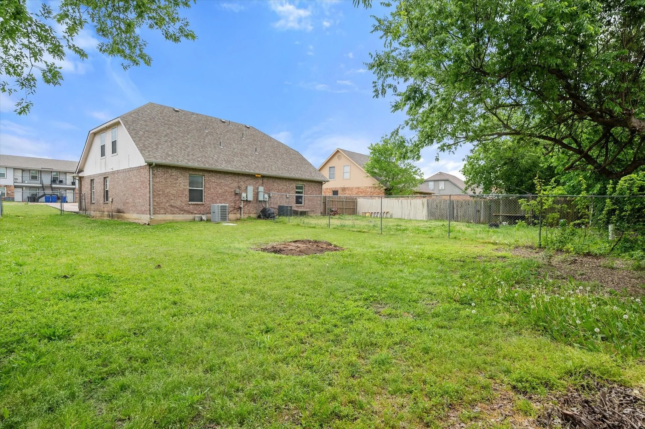 Duplex For Rent in Tarrant County , 404 Kings Way Drive, Mansfield, Texas 76063, 3 Bedroom, 2 Bathroom, Garage spaces, 2,470 Sqft, built in 2001, mls#21250129, Real Estate Agent in Mansfield, Homes For Rent in Tarrant county, Homes For Rent in Mansfield, Realtor in Mansfield Texas, Real Estate Brokerage Independent Realty Texas, Luminita Cordes Realtor