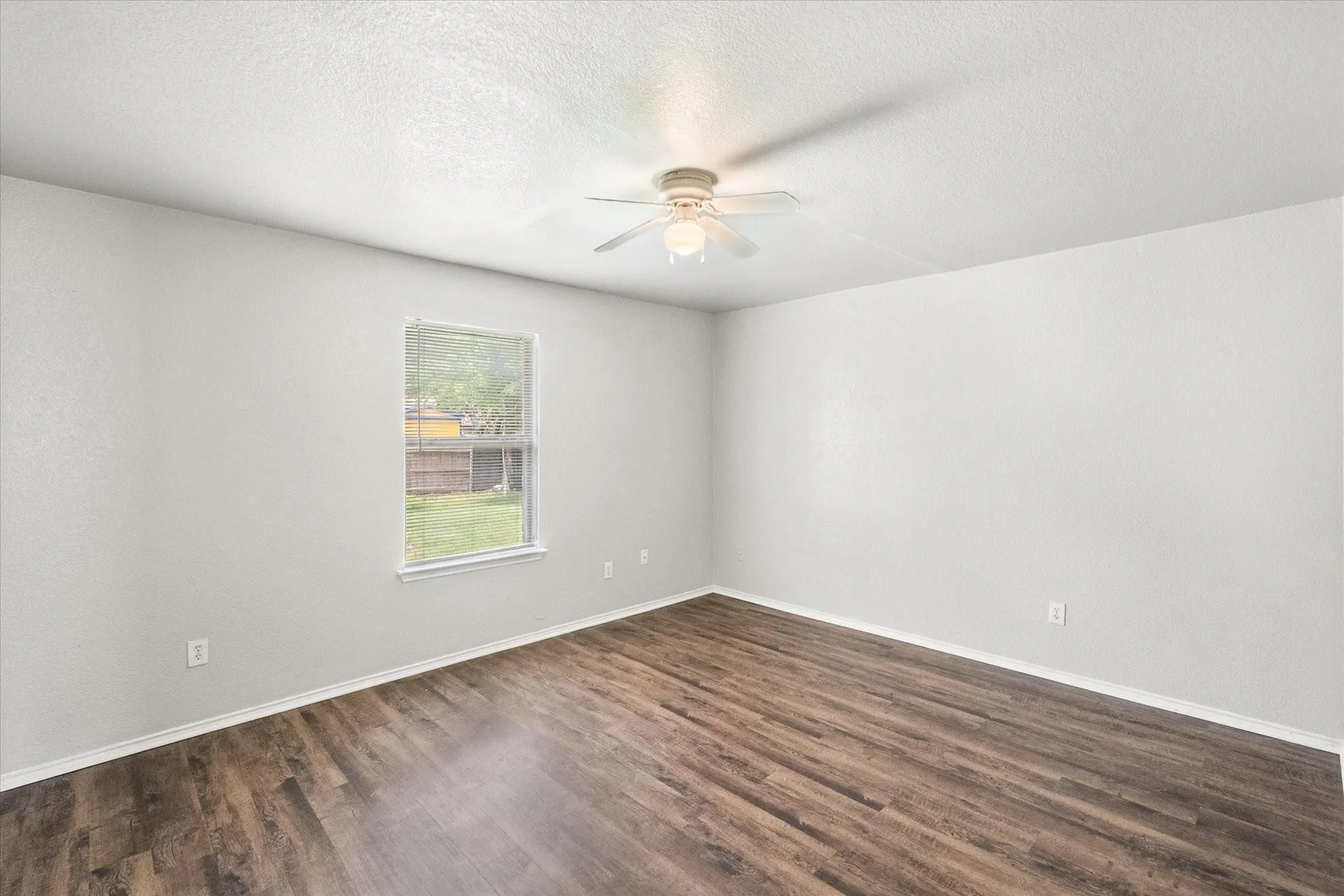 Duplex For Rent in Tarrant County , 404 Kings Way Drive, Mansfield, Texas 76063, 3 Bedroom, 2 Bathroom, Garage spaces, 2,470 Sqft, built in 2001, mls#21250129, Real Estate Agent in Mansfield, Homes For Rent in Tarrant county, Homes For Rent in Mansfield, Realtor in Mansfield Texas, Real Estate Brokerage Independent Realty Texas, Luminita Cordes Realtor
