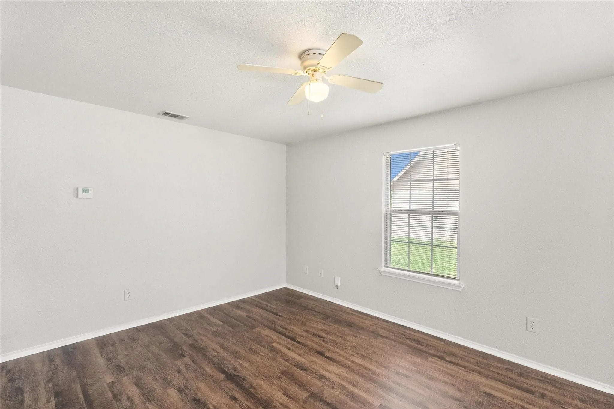 Duplex For Rent in Tarrant County , 404 Kings Way Drive, Mansfield, Texas 76063, 3 Bedroom, 2 Bathroom, Garage spaces, 2,470 Sqft, built in 2001, mls#21250129, Real Estate Agent in Mansfield, Homes For Rent in Tarrant county, Homes For Rent in Mansfield, Realtor in Mansfield Texas, Real Estate Brokerage Independent Realty Texas, Luminita Cordes Realtor