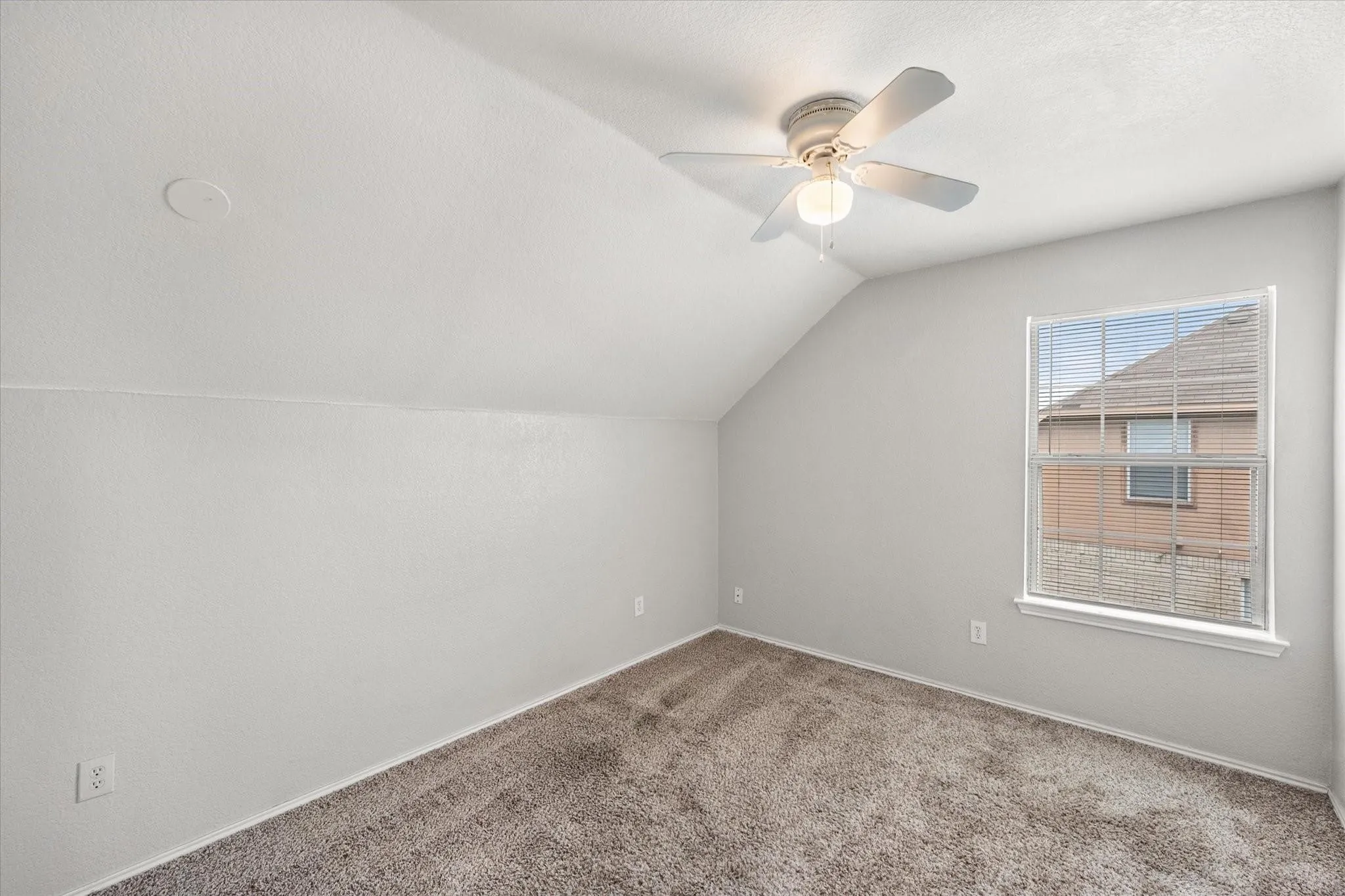 Duplex For Rent in Tarrant County , 404 Kings Way Drive, Mansfield, Texas 76063, 3 Bedroom, 2 Bathroom, Garage spaces, 2,470 Sqft, built in 2001, mls#21250129, Real Estate Agent in Mansfield, Homes For Rent in Tarrant county, Homes For Rent in Mansfield, Realtor in Mansfield Texas, Real Estate Brokerage Independent Realty Texas, Luminita Cordes Realtor