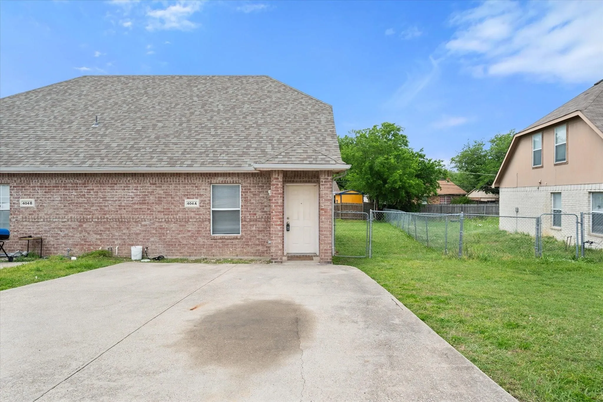 Duplex For Rent in Tarrant County , 404 Kings Way Drive, Mansfield, Texas 76063, 3 Bedroom, 2 Bathroom, Garage spaces, 2,470 Sqft, built in 2001, mls#21250129, Real Estate Agent in Mansfield, Homes For Rent in Tarrant county, Homes For Rent in Mansfield, Realtor in Mansfield Texas, Real Estate Brokerage Independent Realty Texas, Luminita Cordes Realtor