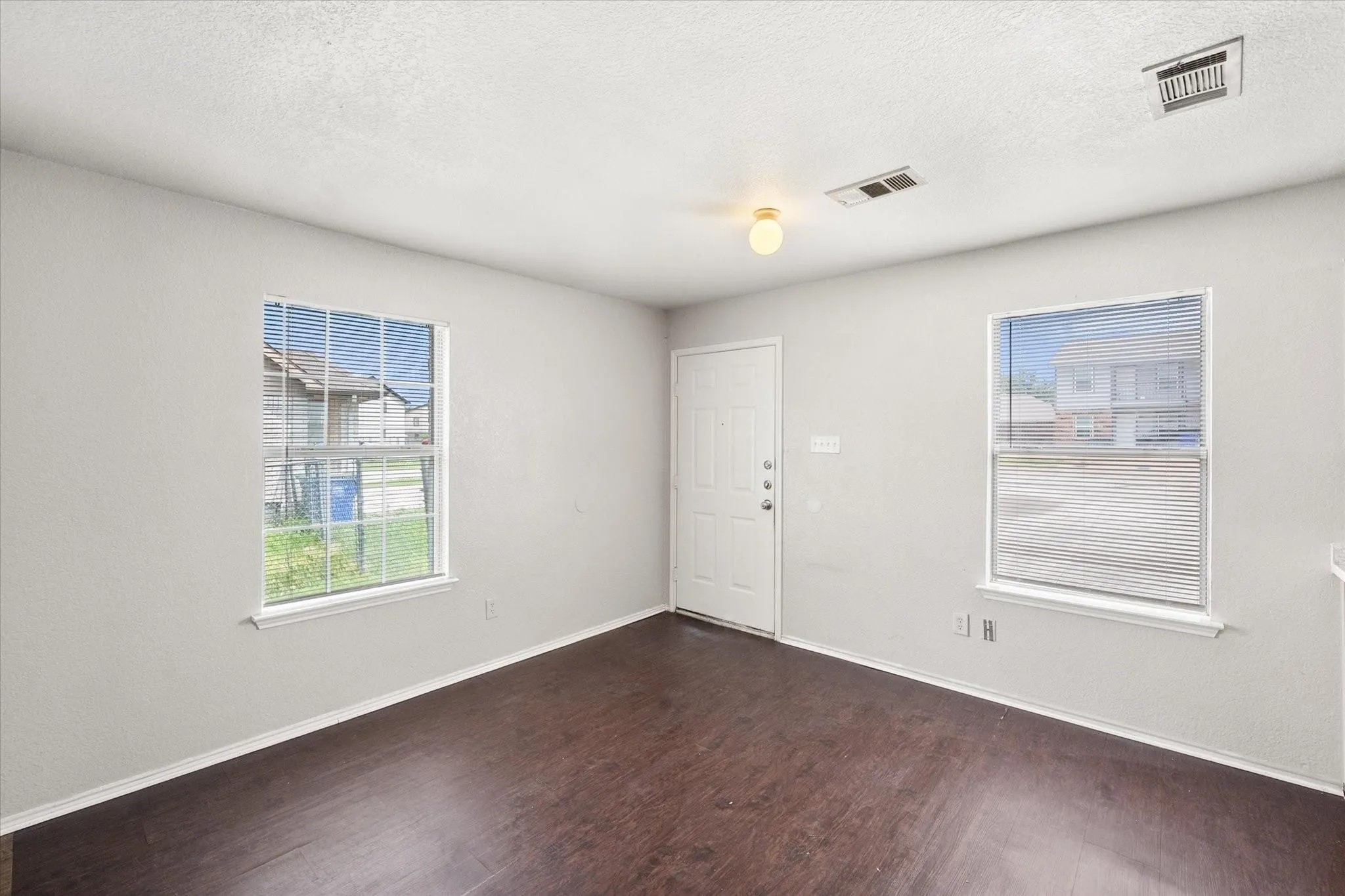 Duplex For Rent in Tarrant County , 404 Kings Way Drive, Mansfield, Texas 76063, 3 Bedroom, 2 Bathroom, Garage spaces, 2,470 Sqft, built in 2001, mls#21250129, Real Estate Agent in Mansfield, Homes For Rent in Tarrant county, Homes For Rent in Mansfield, Realtor in Mansfield Texas, Real Estate Brokerage Independent Realty Texas, Luminita Cordes Realtor