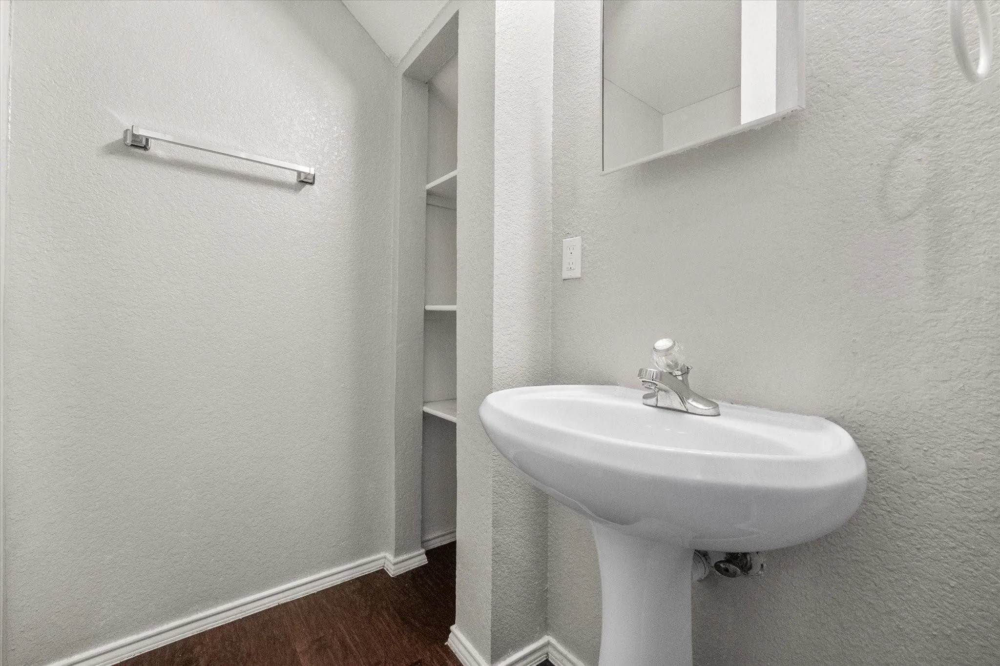 Duplex For Rent in Tarrant County , 404 Kings Way Drive, Mansfield, Texas 76063, 3 Bedroom, 2 Bathroom, Garage spaces, 2,470 Sqft, built in 2001, mls#21250129, Real Estate Agent in Mansfield, Homes For Rent in Tarrant county, Homes For Rent in Mansfield, Realtor in Mansfield Texas, Real Estate Brokerage Independent Realty Texas, Luminita Cordes Realtor