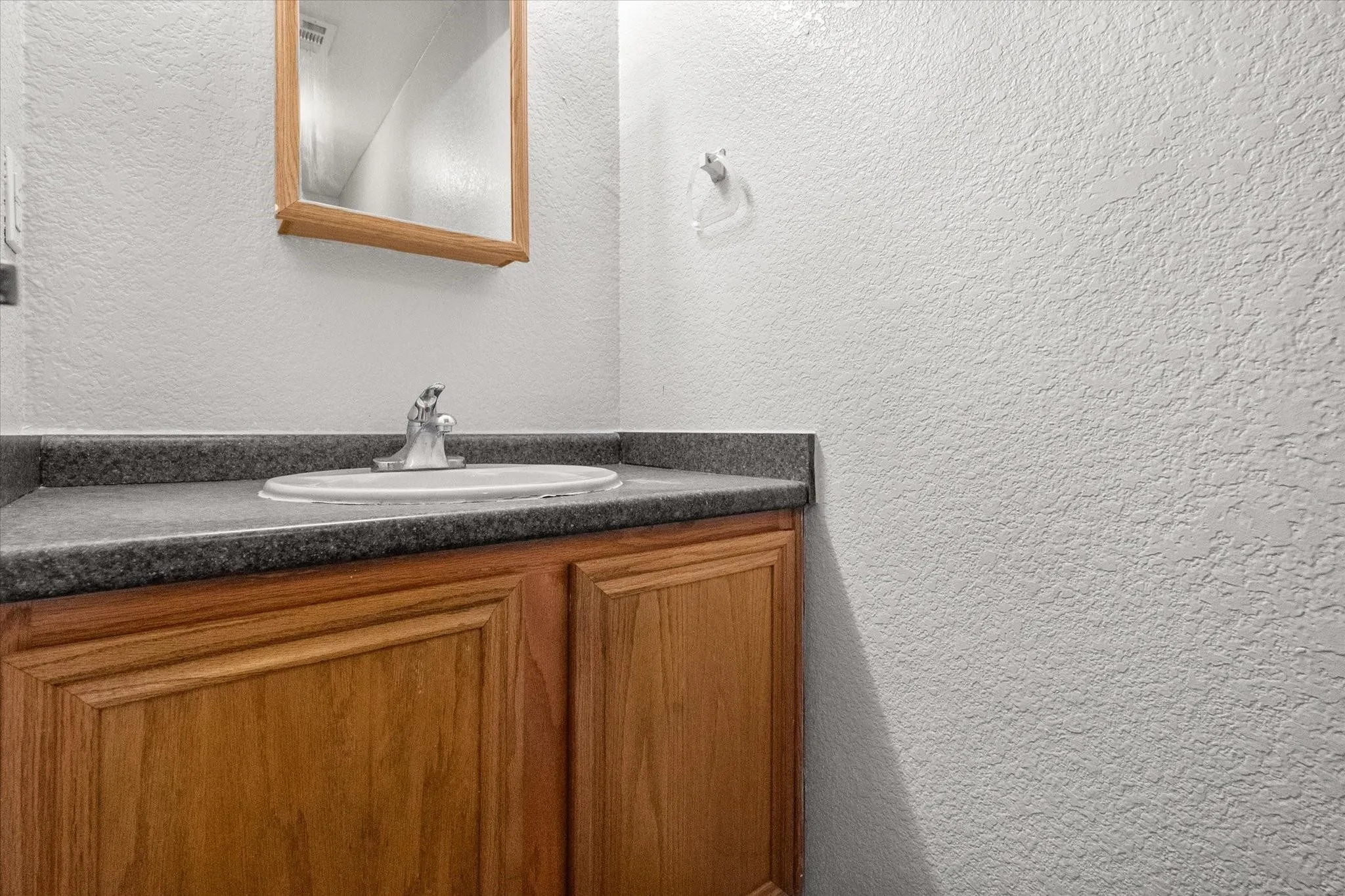 Duplex For Rent in Tarrant County , 404 Kings Way Drive, Mansfield, Texas 76063, 3 Bedroom, 2 Bathroom, Garage spaces, 2,470 Sqft, built in 2001, mls#21250129, Real Estate Agent in Mansfield, Homes For Rent in Tarrant county, Homes For Rent in Mansfield, Realtor in Mansfield Texas, Real Estate Brokerage Independent Realty Texas, Luminita Cordes Realtor