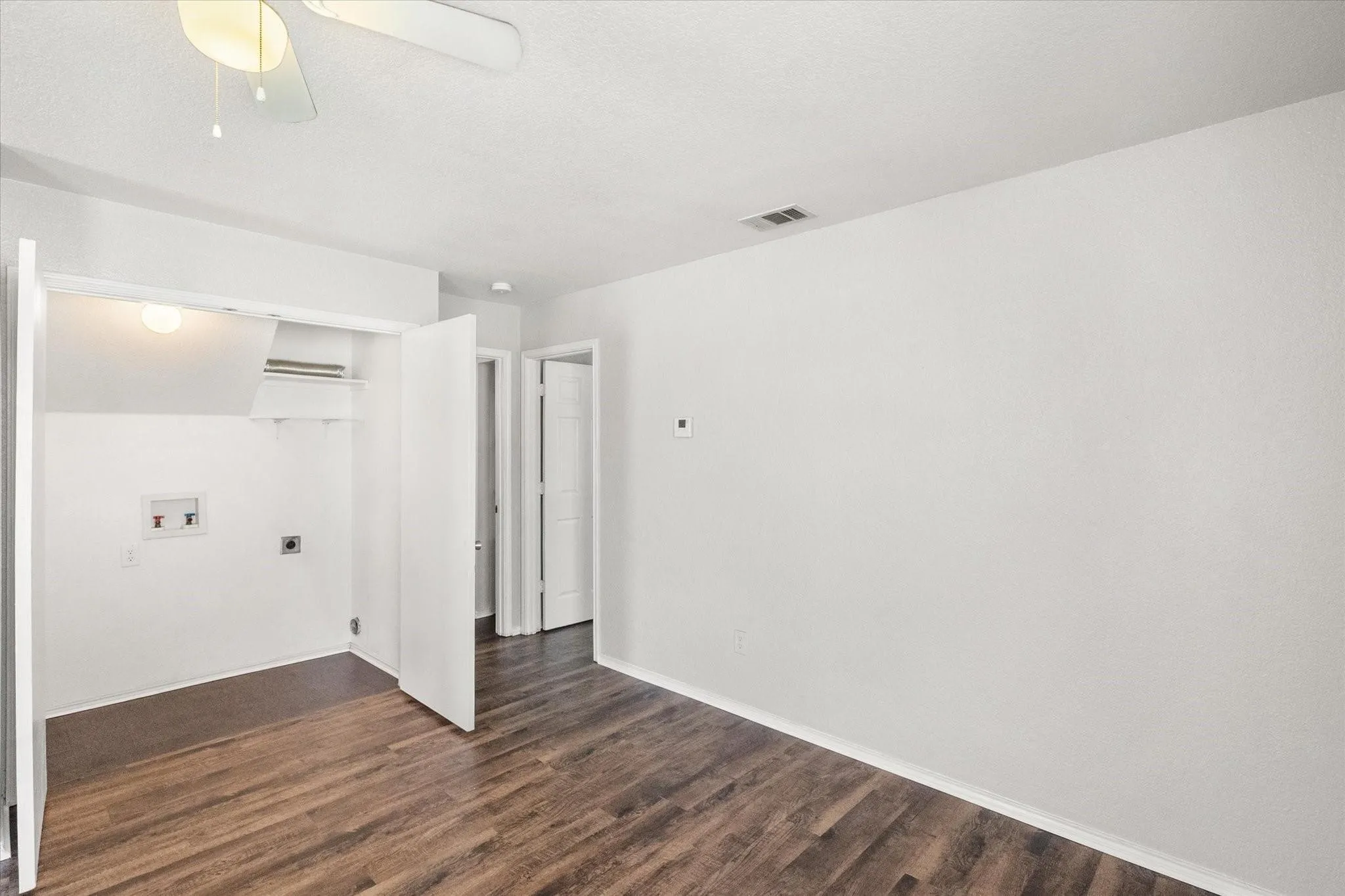 Duplex For Rent in Tarrant County , 404 Kings Way Drive, Mansfield, Texas 76063, 3 Bedroom, 2 Bathroom, Garage spaces, 2,470 Sqft, built in 2001, mls#21250129, Real Estate Agent in Mansfield, Homes For Rent in Tarrant county, Homes For Rent in Mansfield, Realtor in Mansfield Texas, Real Estate Brokerage Independent Realty Texas, Luminita Cordes Realtor