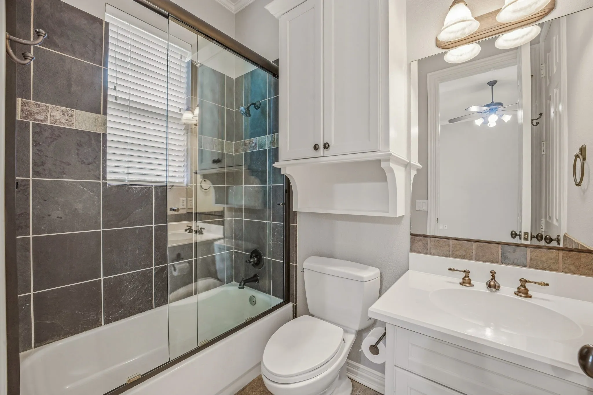 Bedroom 1 bathroom tub shower combo