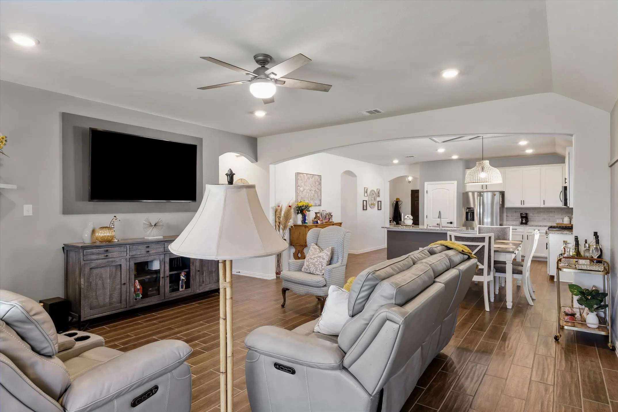 Single Family Residence For Sale in Kaufman County , 1284 Binfield Drive, Forney, Texas 75126, 3 Bedrooms, 2 Bathrooms, 2 Garage spaces, 1,874 Sqft, built in 2021, Preowned, Price $359,900, mls#21250269, Real Estate Agent in Forney, Homes For Sale in Kaufman county, Homes For Sale in Forney, Realtor in Forney Texas, Real Estate Brokerage Independent Realty Texas, Luminita Cordes Realtor
