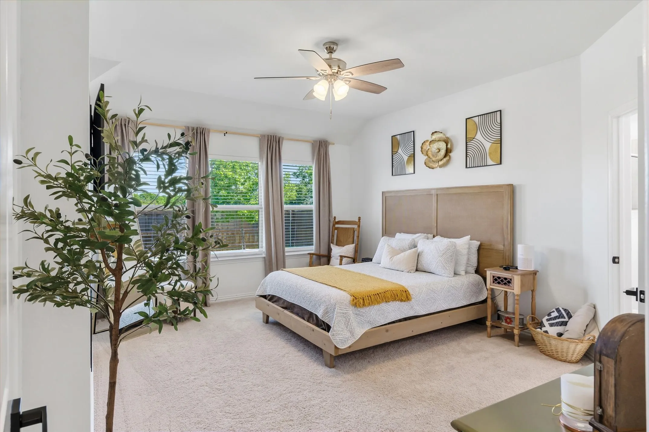 Single Family Residence For Sale in Kaufman County , 1284 Binfield Drive, Forney, Texas 75126, 3 Bedrooms, 2 Bathrooms, 2 Garage spaces, 1,874 Sqft, built in 2021, Preowned, Price $359,900, mls#21250269, Real Estate Agent in Forney, Homes For Sale in Kaufman county, Homes For Sale in Forney, Realtor in Forney Texas, Real Estate Brokerage Independent Realty Texas, Luminita Cordes Realtor