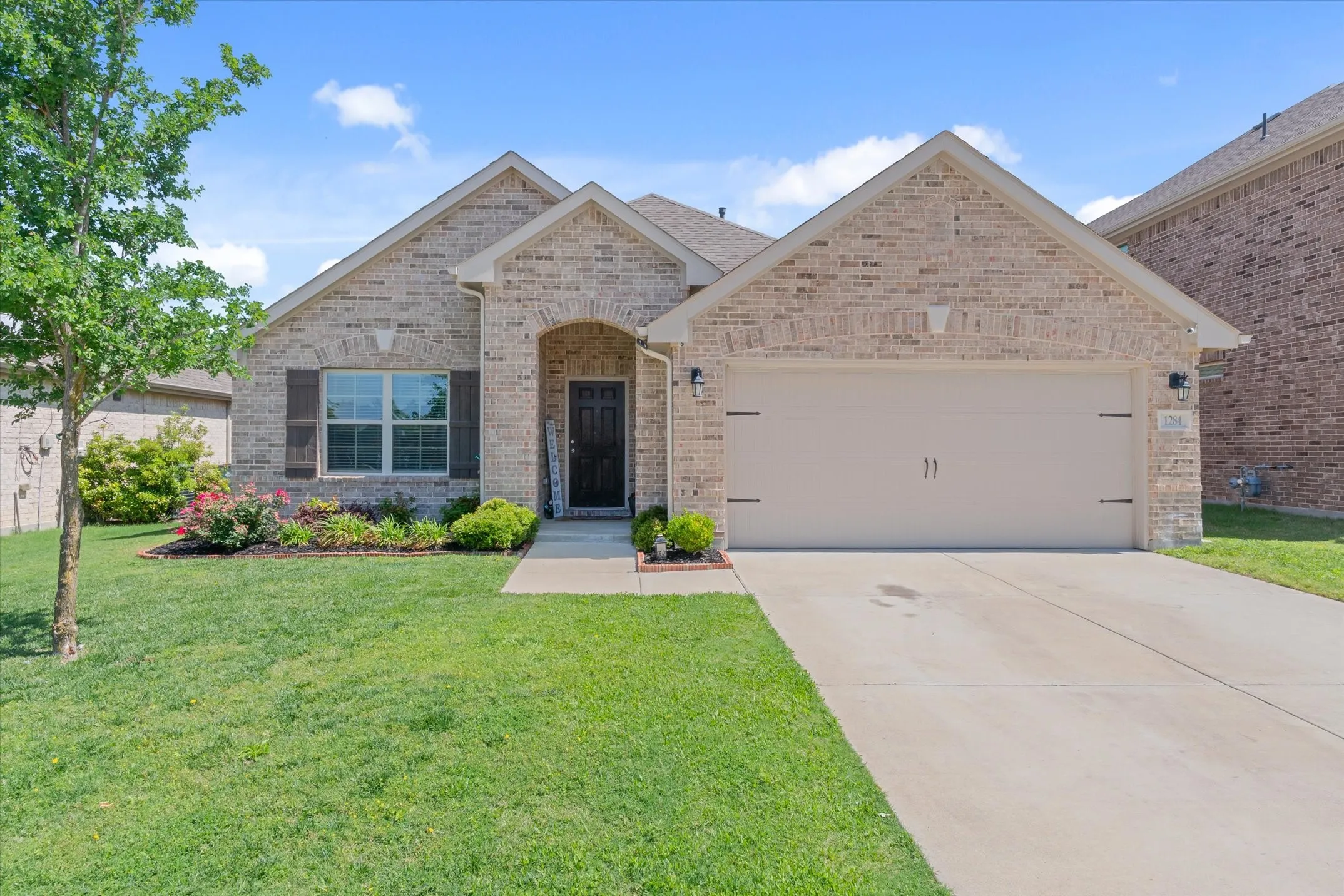 Single Family Residence For Sale in Kaufman County , 1284 Binfield Drive, Forney, Texas 75126, 3 Bedrooms, 2 Bathrooms, 2 Garage spaces, 1,874 Sqft, built in 2021, Preowned, Price $359,900, mls#21250269, Real Estate Agent in Forney, Homes For Sale in Kaufman county, Homes For Sale in Forney, Realtor in Forney Texas, Real Estate Brokerage Independent Realty Texas, Luminita Cordes Realtor