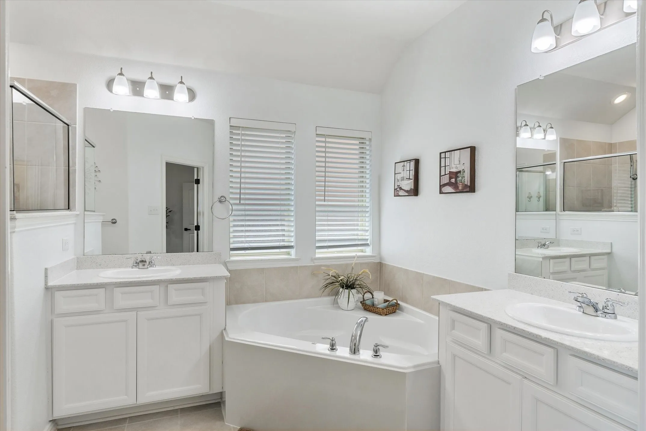 Single Family Residence For Sale in Kaufman County , 1284 Binfield Drive, Forney, Texas 75126, 3 Bedrooms, 2 Bathrooms, 2 Garage spaces, 1,874 Sqft, built in 2021, Preowned, Price $359,900, mls#21250269, Real Estate Agent in Forney, Homes For Sale in Kaufman county, Homes For Sale in Forney, Realtor in Forney Texas, Real Estate Brokerage Independent Realty Texas, Luminita Cordes Realtor