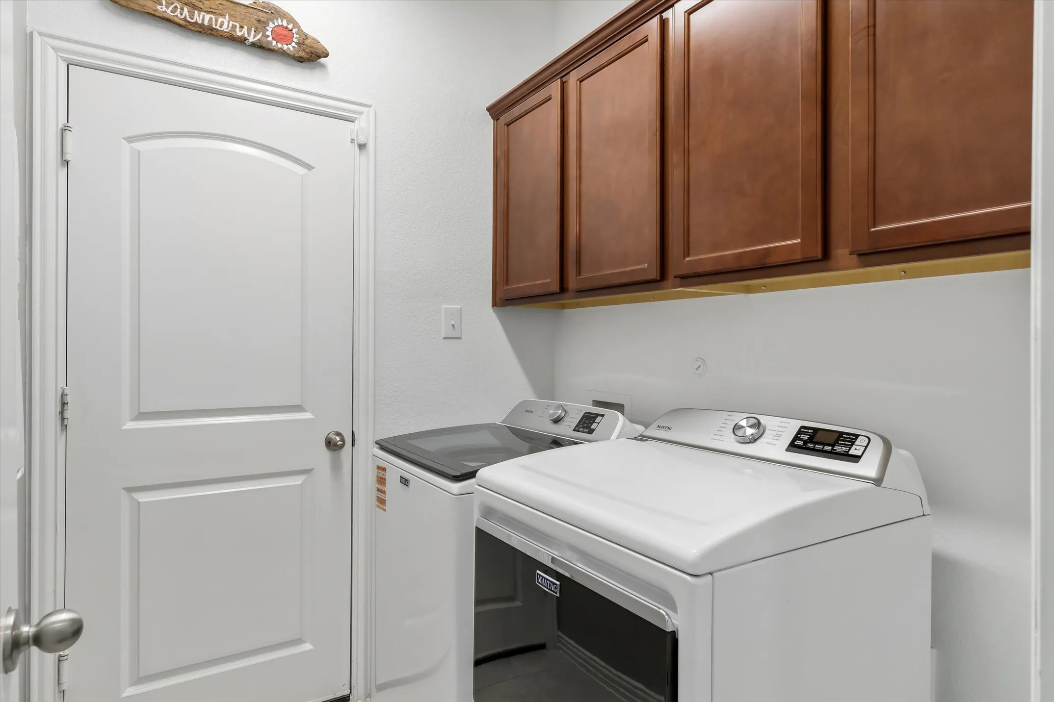 Single Family Residence For Sale in Kaufman County , 1284 Binfield Drive, Forney, Texas 75126, 3 Bedrooms, 2 Bathrooms, 2 Garage spaces, 1,874 Sqft, built in 2021, Preowned, Price $359,900, mls#21250269, Real Estate Agent in Forney, Homes For Sale in Kaufman county, Homes For Sale in Forney, Realtor in Forney Texas, Real Estate Brokerage Independent Realty Texas, Luminita Cordes Realtor