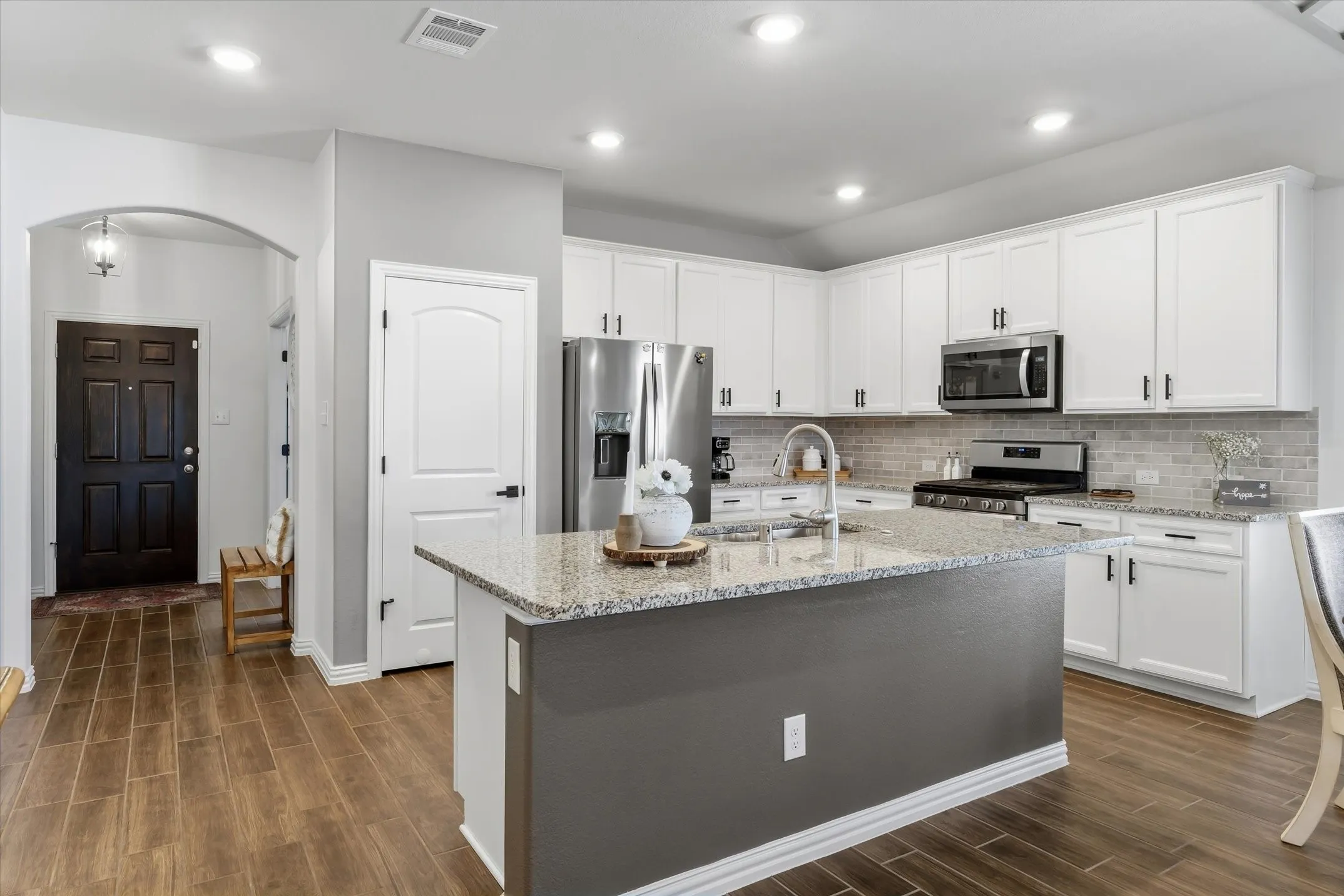 Single Family Residence For Sale in Kaufman County , 1284 Binfield Drive, Forney, Texas 75126, 3 Bedrooms, 2 Bathrooms, 2 Garage spaces, 1,874 Sqft, built in 2021, Preowned, Price $359,900, mls#21250269, Real Estate Agent in Forney, Homes For Sale in Kaufman county, Homes For Sale in Forney, Realtor in Forney Texas, Real Estate Brokerage Independent Realty Texas, Luminita Cordes Realtor
