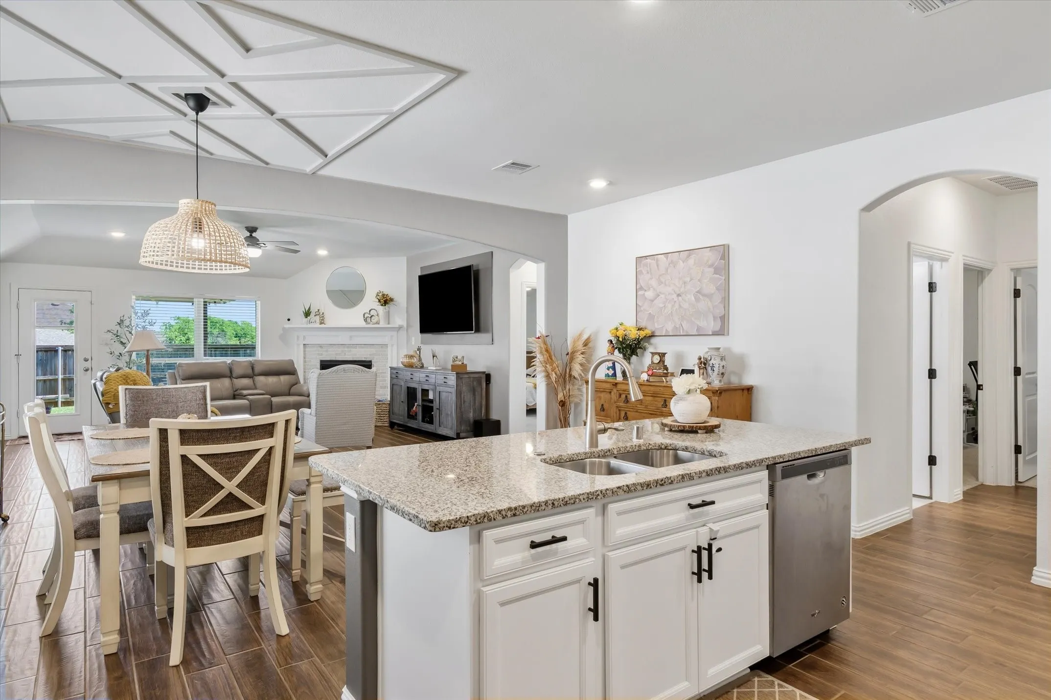 Single Family Residence For Sale in Kaufman County , 1284 Binfield Drive, Forney, Texas 75126, 3 Bedrooms, 2 Bathrooms, 2 Garage spaces, 1,874 Sqft, built in 2021, Preowned, Price $359,900, mls#21250269, Real Estate Agent in Forney, Homes For Sale in Kaufman county, Homes For Sale in Forney, Realtor in Forney Texas, Real Estate Brokerage Independent Realty Texas, Luminita Cordes Realtor
