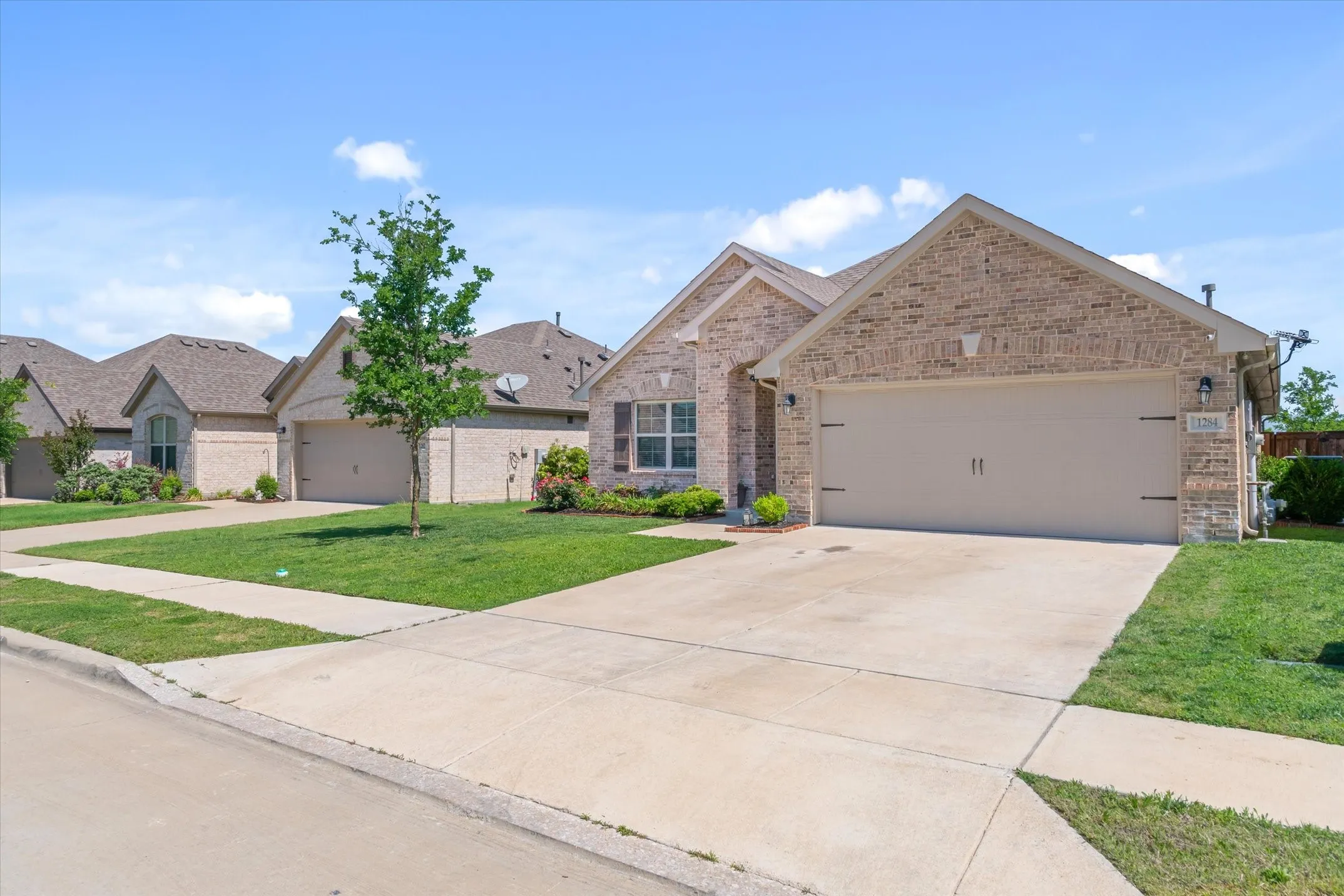 Single Family Residence For Sale in Kaufman County , 1284 Binfield Drive, Forney, Texas 75126, 3 Bedrooms, 2 Bathrooms, 2 Garage spaces, 1,874 Sqft, built in 2021, Preowned, Price $359,900, mls#21250269, Real Estate Agent in Forney, Homes For Sale in Kaufman county, Homes For Sale in Forney, Realtor in Forney Texas, Real Estate Brokerage Independent Realty Texas, Luminita Cordes Realtor