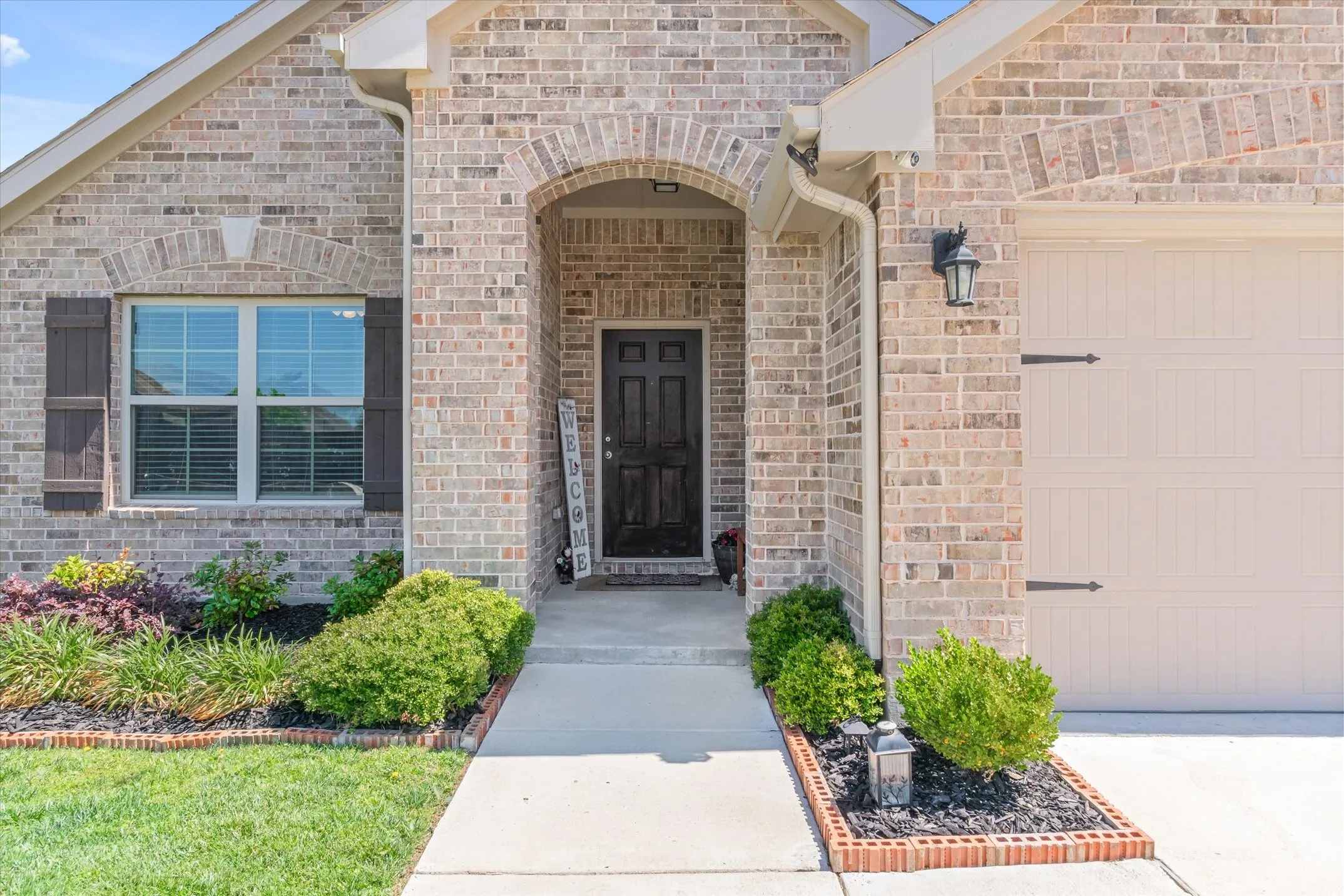 Single Family Residence For Sale in Kaufman County , 1284 Binfield Drive, Forney, Texas 75126, 3 Bedrooms, 2 Bathrooms, 2 Garage spaces, 1,874 Sqft, built in 2021, Preowned, Price $359,900, mls#21250269, Real Estate Agent in Forney, Homes For Sale in Kaufman county, Homes For Sale in Forney, Realtor in Forney Texas, Real Estate Brokerage Independent Realty Texas, Luminita Cordes Realtor