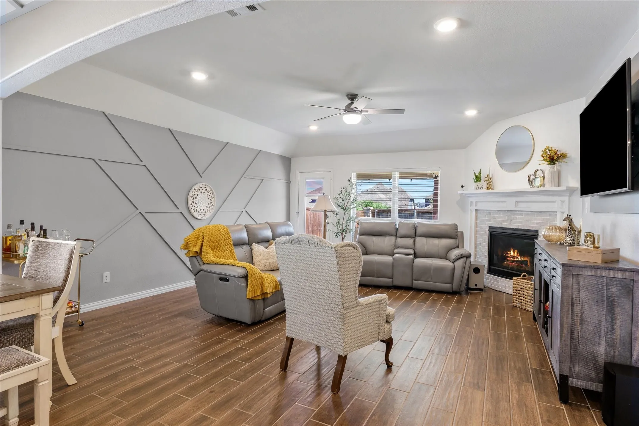 Single Family Residence For Sale in Kaufman County , 1284 Binfield Drive, Forney, Texas 75126, 3 Bedrooms, 2 Bathrooms, 2 Garage spaces, 1,874 Sqft, built in 2021, Preowned, Price $359,900, mls#21250269, Real Estate Agent in Forney, Homes For Sale in Kaufman county, Homes For Sale in Forney, Realtor in Forney Texas, Real Estate Brokerage Independent Realty Texas, Luminita Cordes Realtor