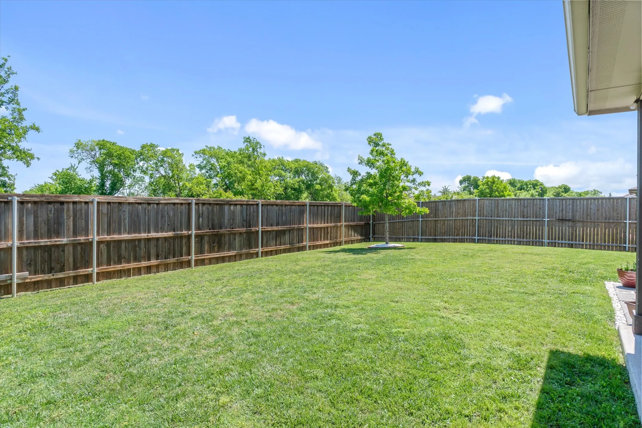 Single Family Residence For Sale in Kaufman County , 1284 Binfield Drive, Forney, Texas 75126, 3 Bedrooms, 2 Bathrooms, 2 Garage spaces, 1,874 Sqft, built in 2021, Preowned, Price $359,900, mls#21250269, Real Estate Agent in Forney, Homes For Sale in Kaufman county, Homes For Sale in Forney, Realtor in Forney Texas, Real Estate Brokerage Independent Realty Texas, Luminita Cordes Realtor