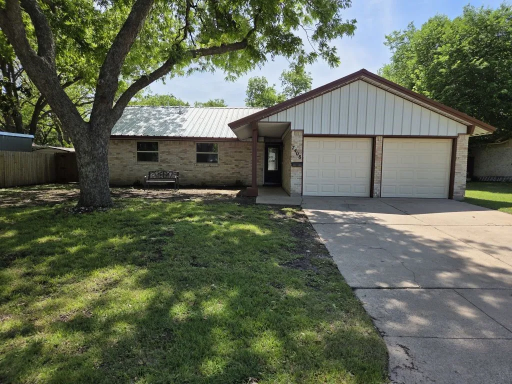 Single Family Residence For Sale in Tarrant County , 7408 Overhill Road, Fort Worth, Texas 76116, 3 Bedrooms, 2 Bathrooms, 2 Garage spaces, 1,449 Sqft, built in 1968, Preowned, Price $350,000, mls#21250272, Real Estate Agent in Fort Worth, Homes For Sale in Tarrant county, Homes For Sale in Fort Worth, Realtor in Fort Worth Texas, Real Estate Brokerage Independent Realty Texas, Luminita Cordes Realtor